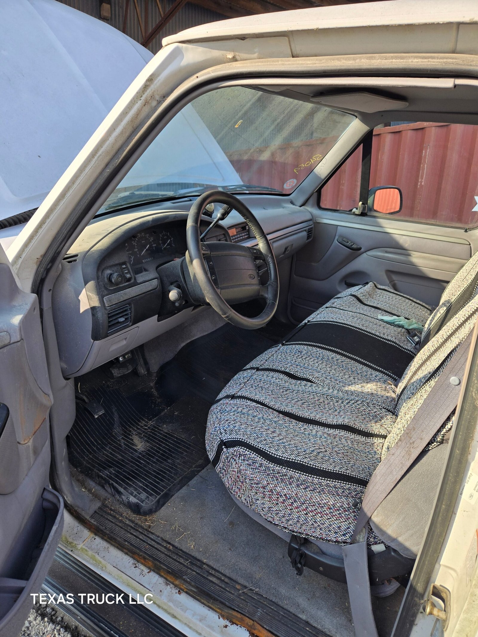 1995 Ford F150 Regular Cab 8' Long Bed OBS - FULL PART OUT - Image 6