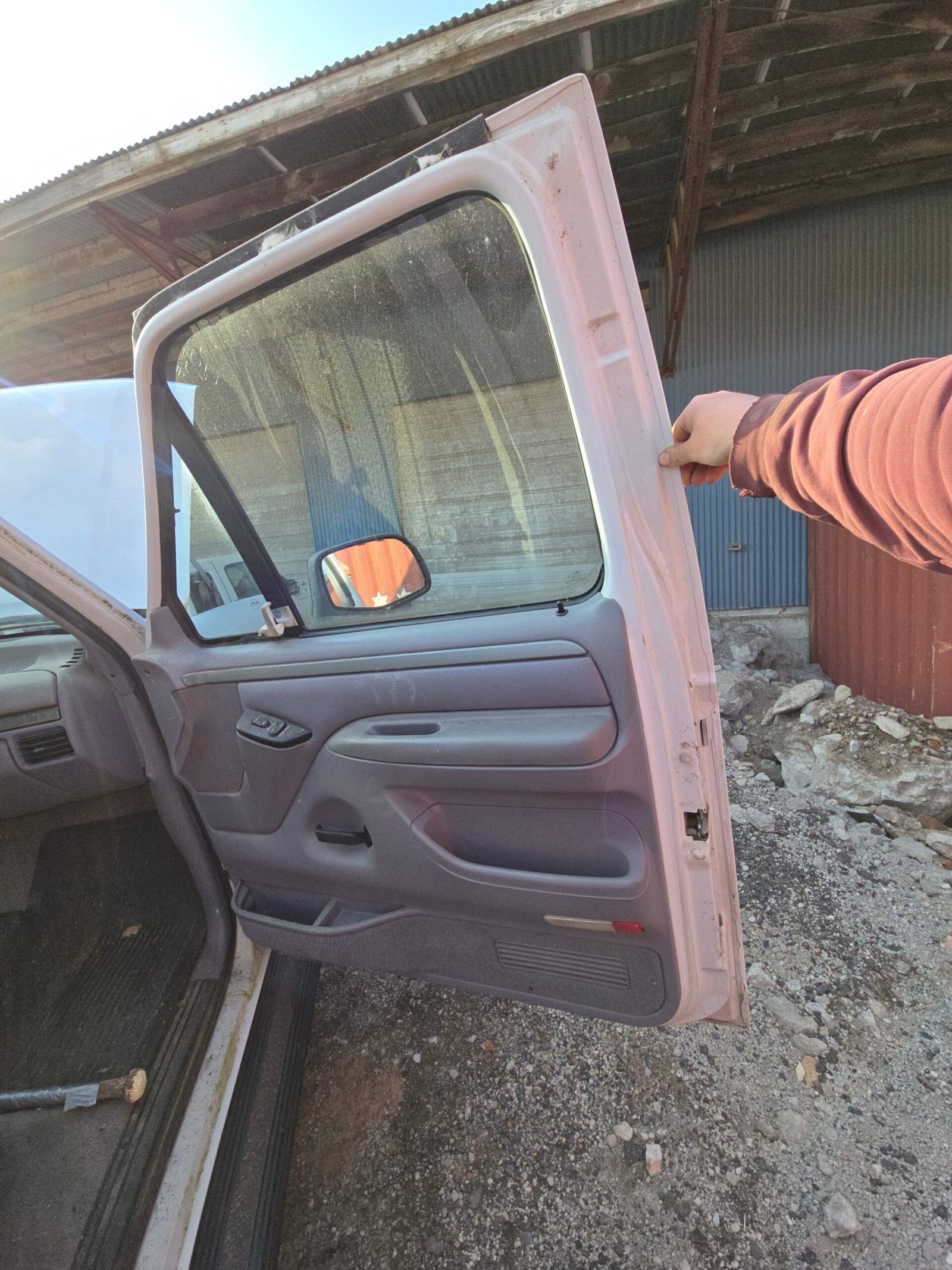 1995 Ford F150 Regular Cab 8' Long Bed OBS - FULL PART OUT - Image 17