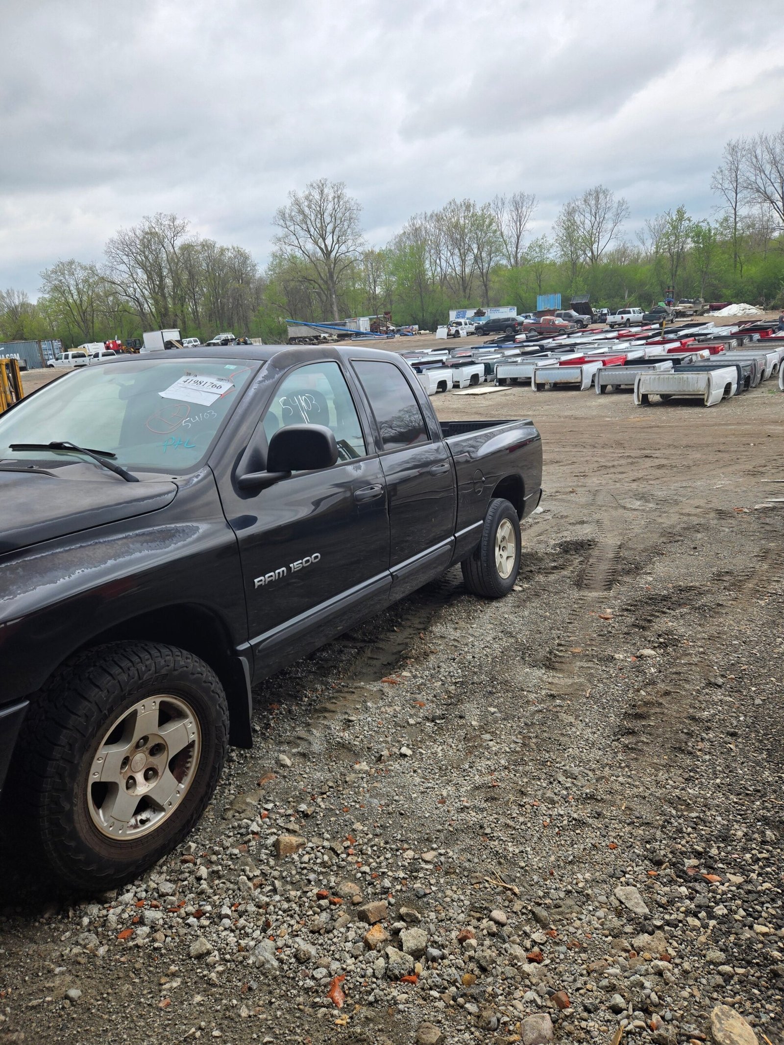2004 Dodge Ram 1500 Crew Cab Short Bed 3rd gen - FULL PART OUT - Image 5