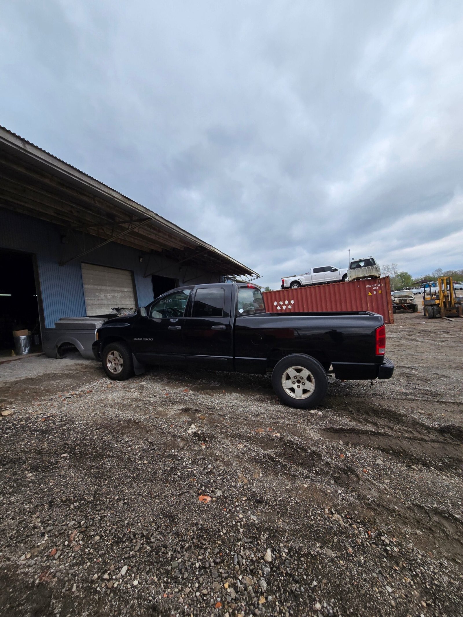 2004 Dodge Ram 1500 Crew Cab Short Bed 3rd gen - FULL PART OUT - Image 7