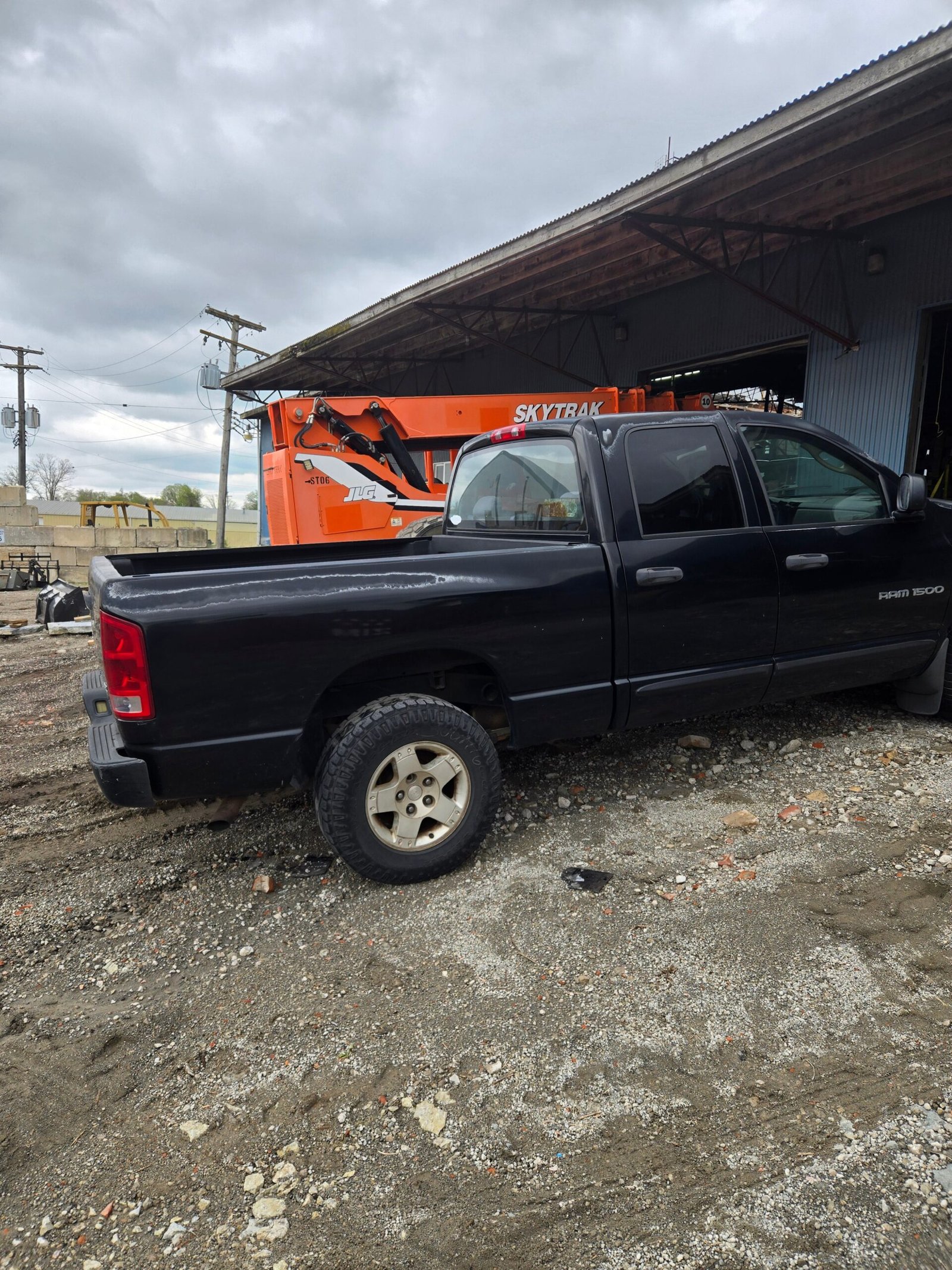 2004 Dodge Ram 1500 Crew Cab Short Bed 3rd gen - FULL PART OUT - Image 10