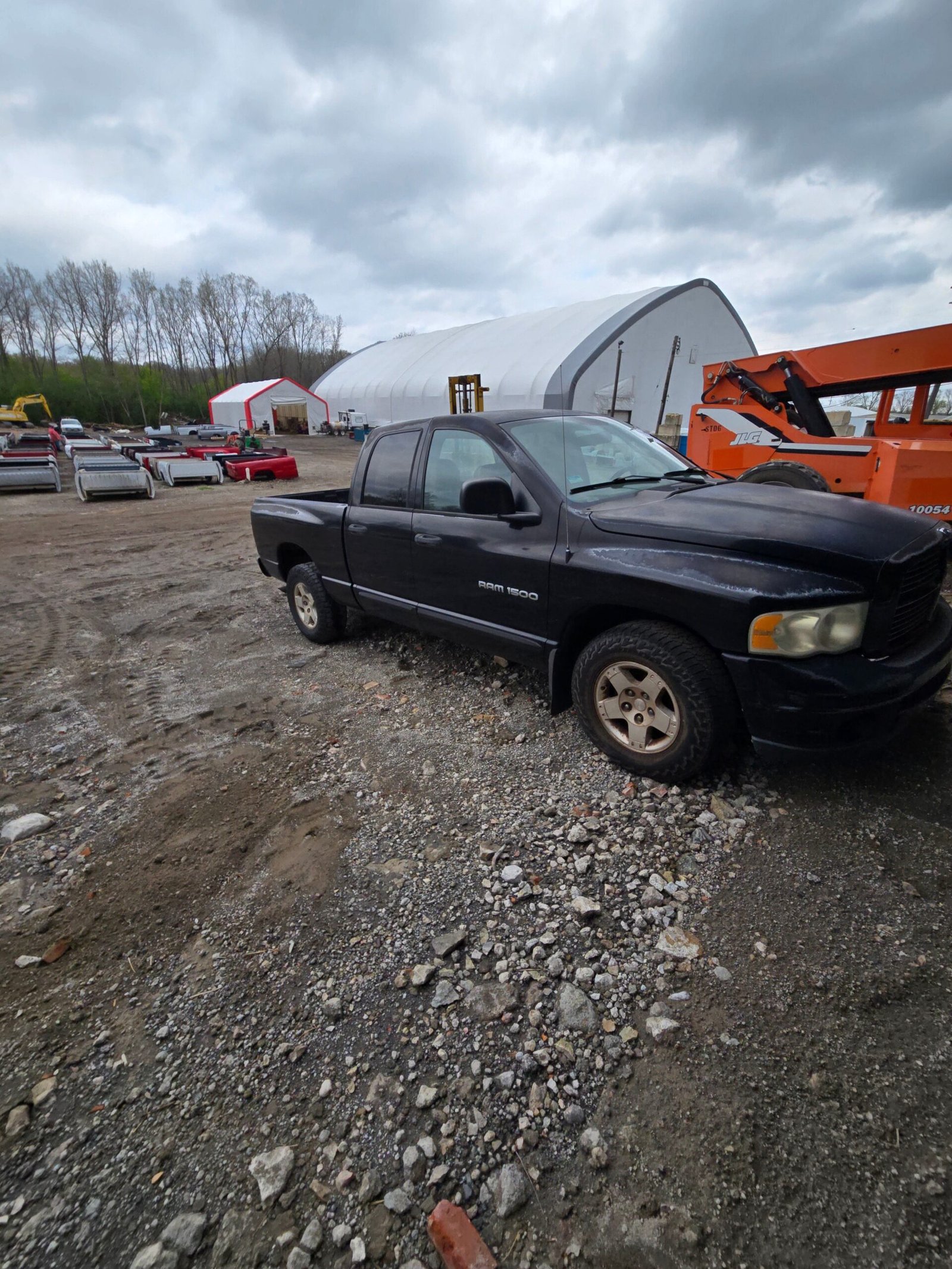 2004 Dodge Ram 1500 Crew Cab Short Bed 3rd gen - FULL PART OUT - Image 2