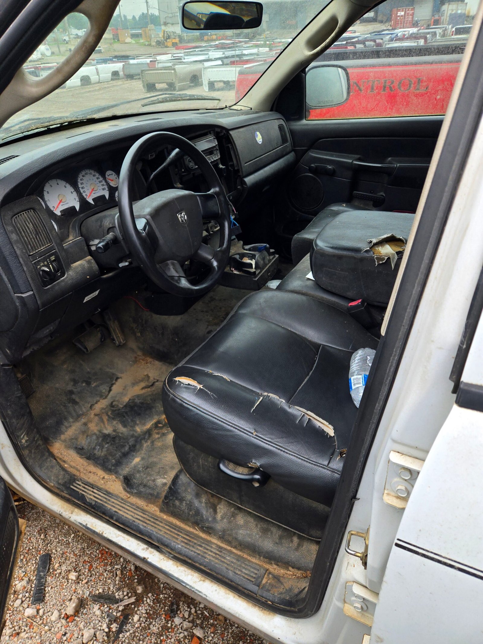 2004 Dodge Ram 1500 Crew Cab 8' Long Bed 2wd - FULL PART OUT - Image 5