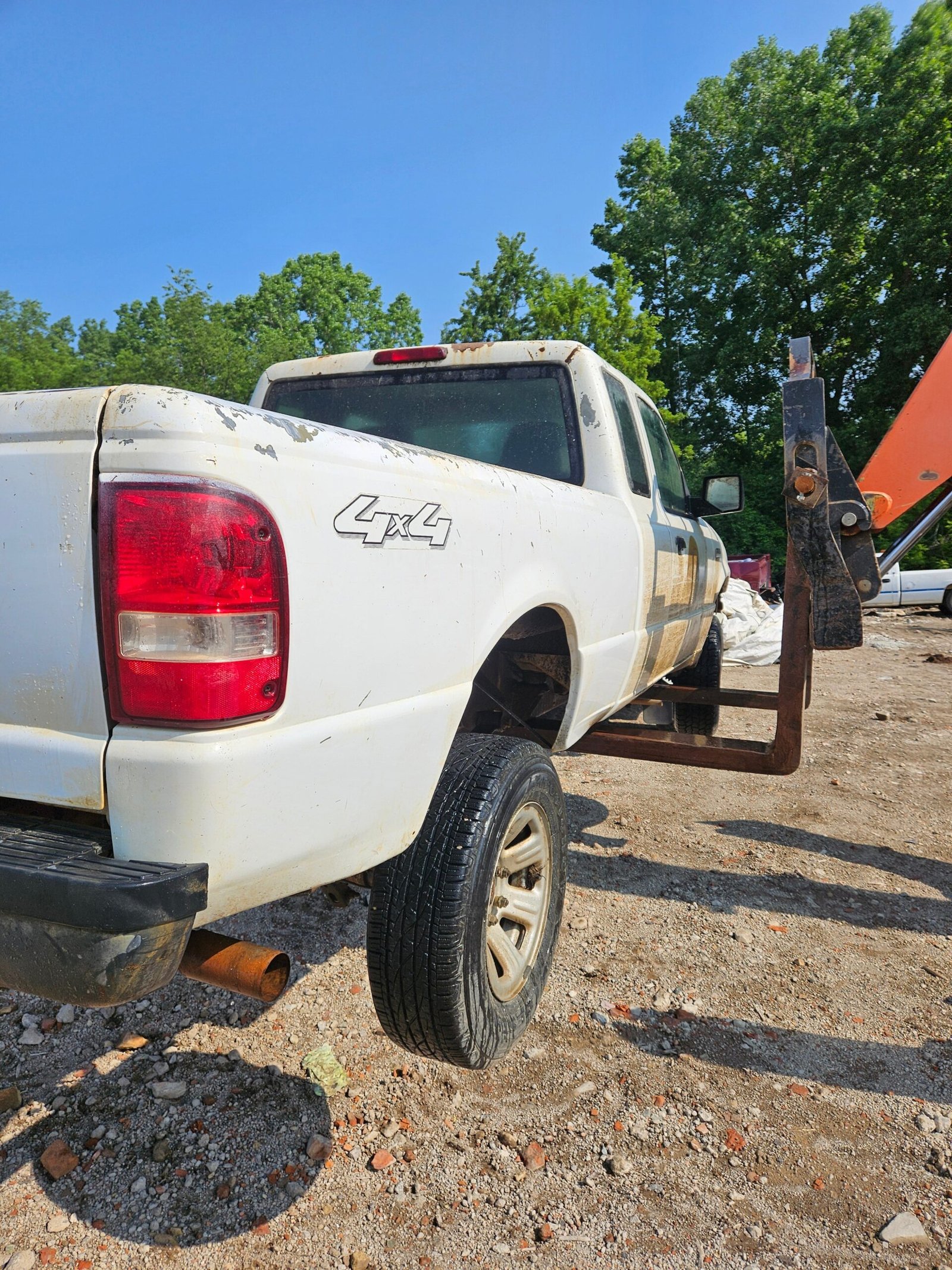 2007 Ford Ranger Extended Cab 6' Short Bed 4x4 - FULL PART OUT - Image 8