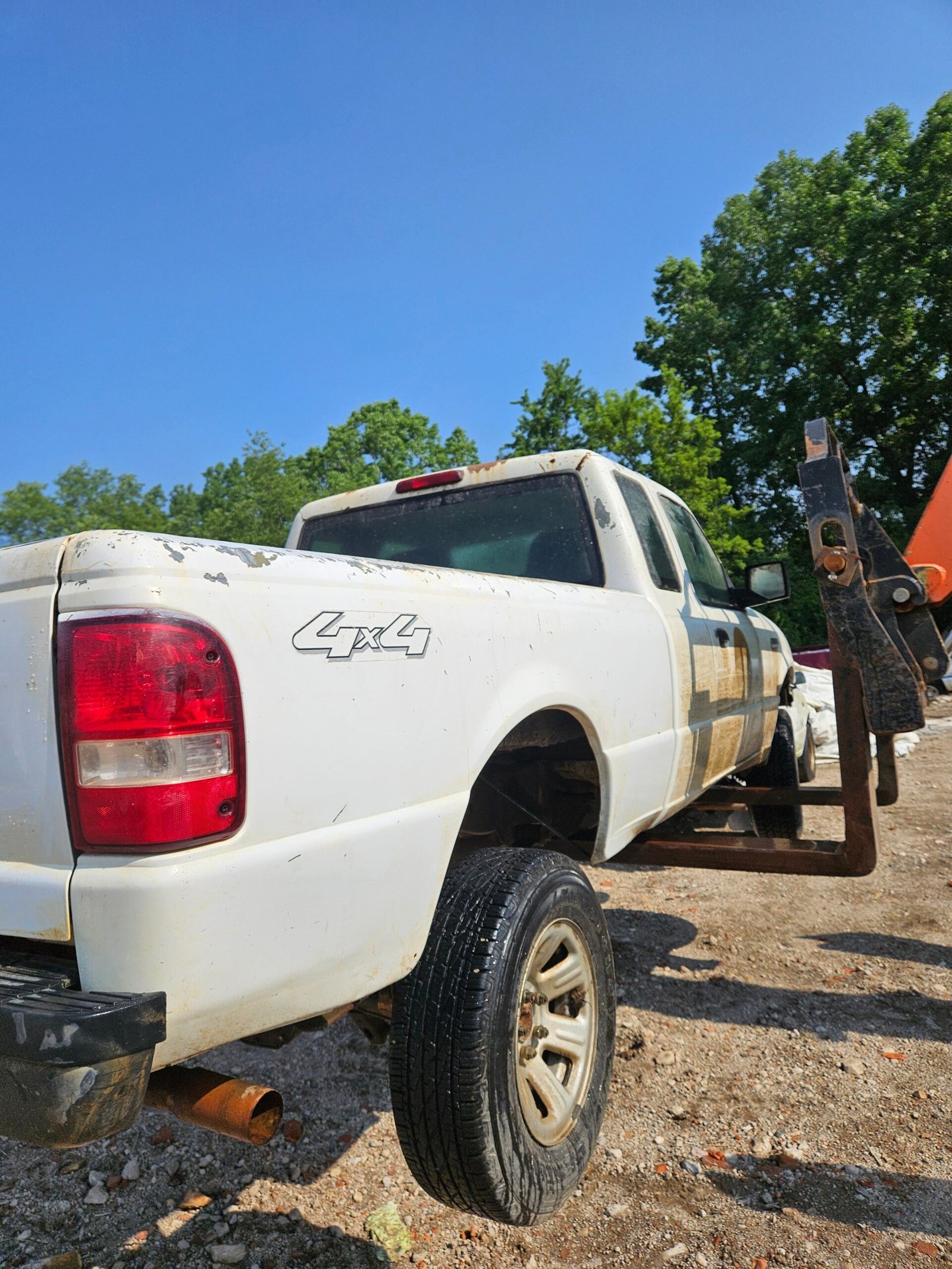 2007 Ford Ranger Extended Cab 6' Short Bed 4x4 - FULL PART OUT - Image 3