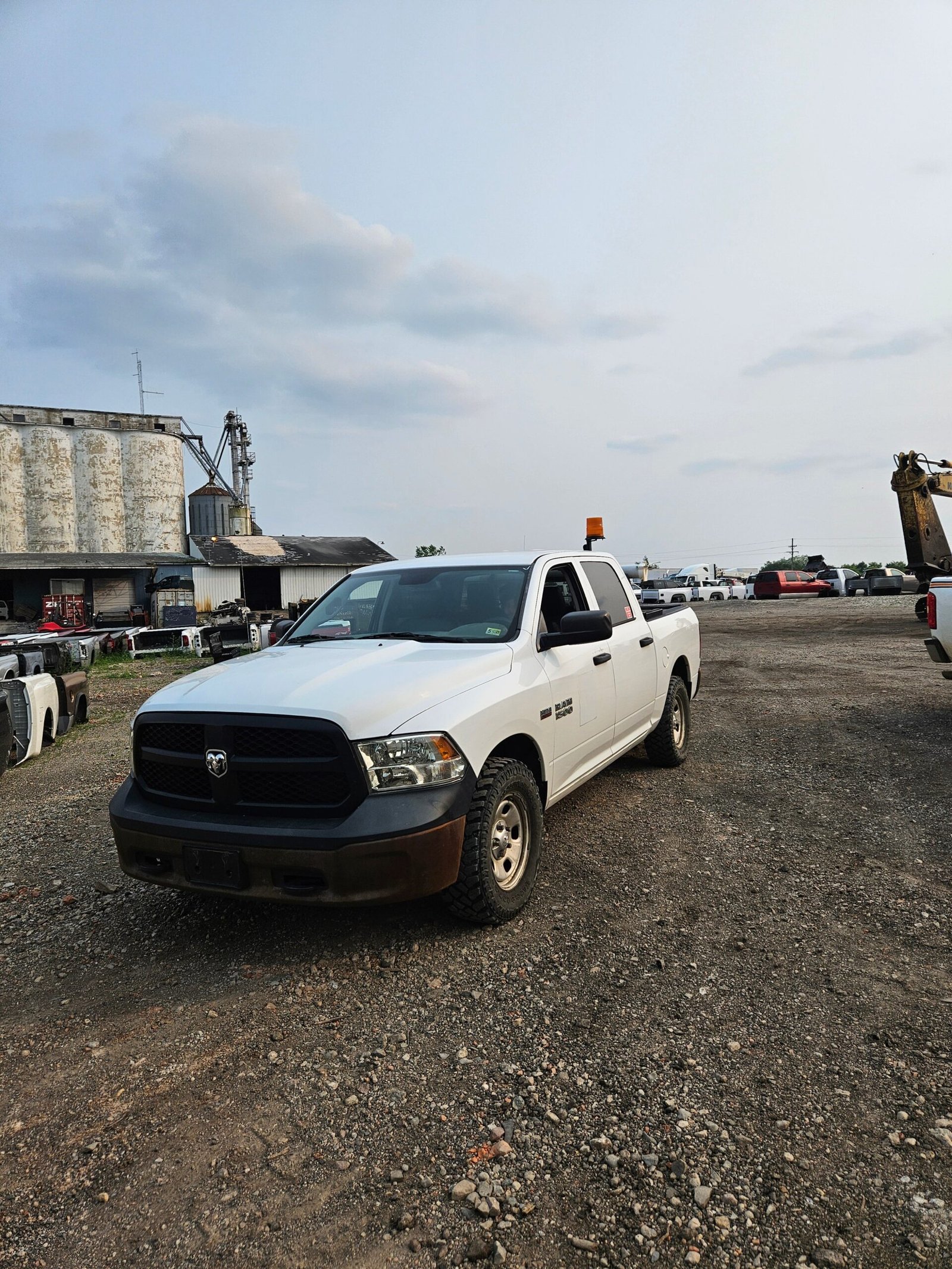 2016 Dodge Ram 4x4 1500 Crew Cab Short Bed 4th gen - FULL PART OUT - Image 5