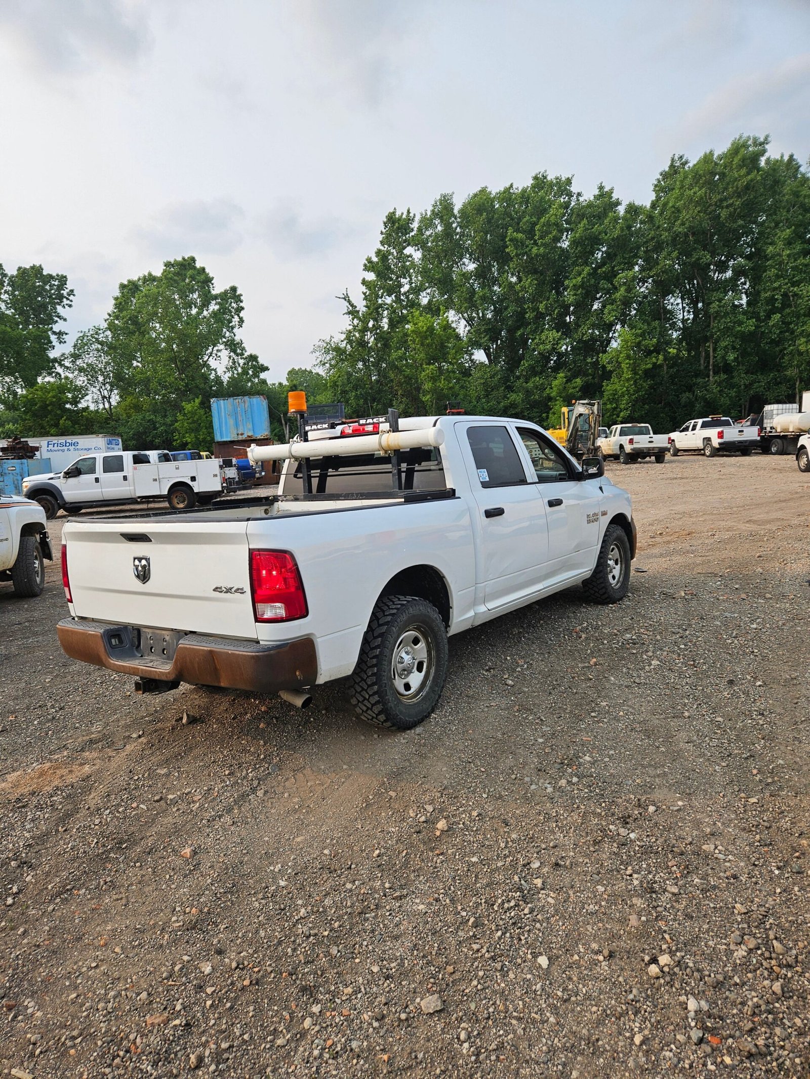 2016 Dodge Ram 4x4 1500 Crew Cab Short Bed 4th gen - FULL PART OUT - Image 3