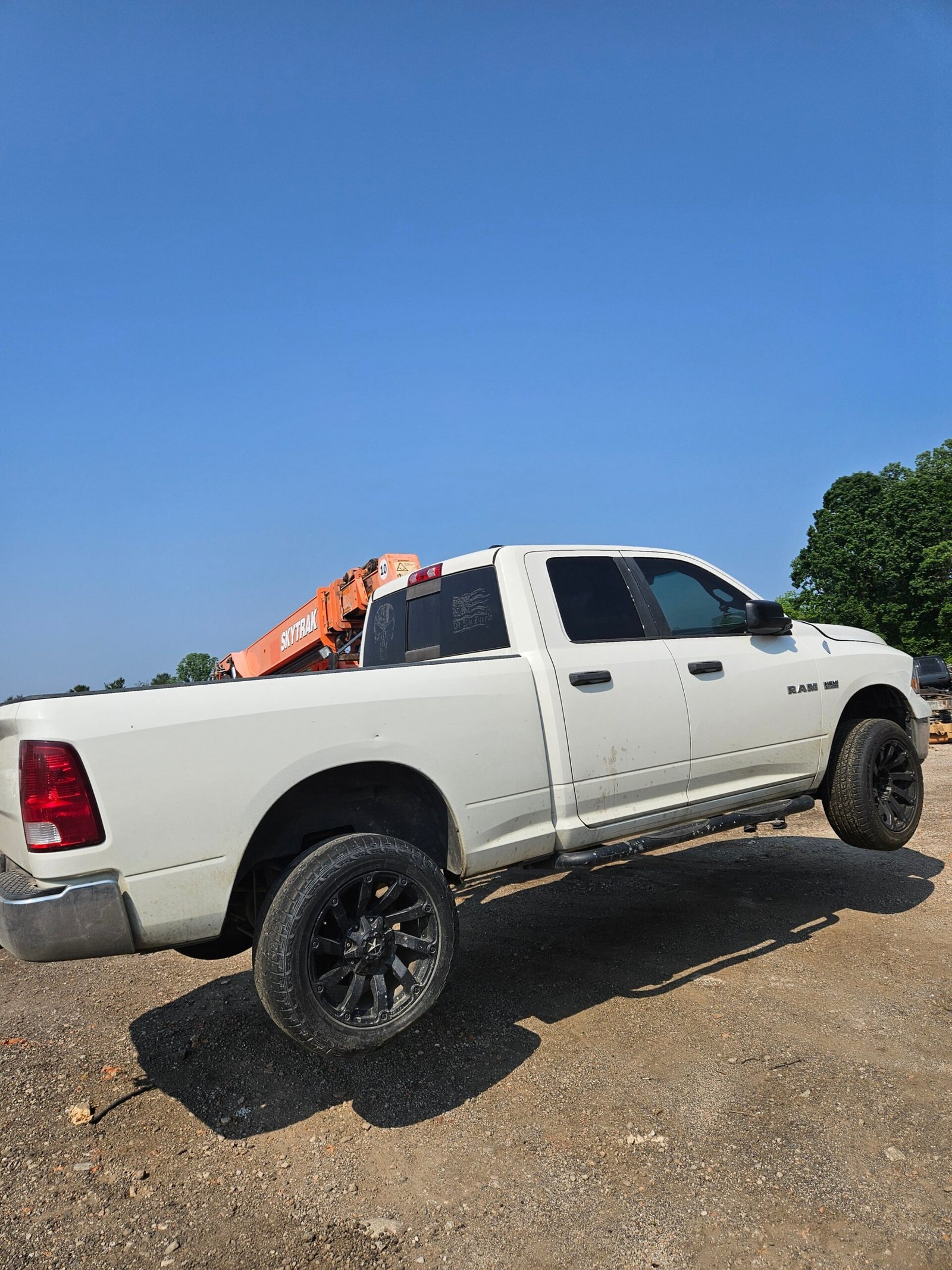 2009 Dodge Ram 2x4 1500 Crew Cab 6.4' Short Bed 4th gen - FULL PART OUT - Image 12