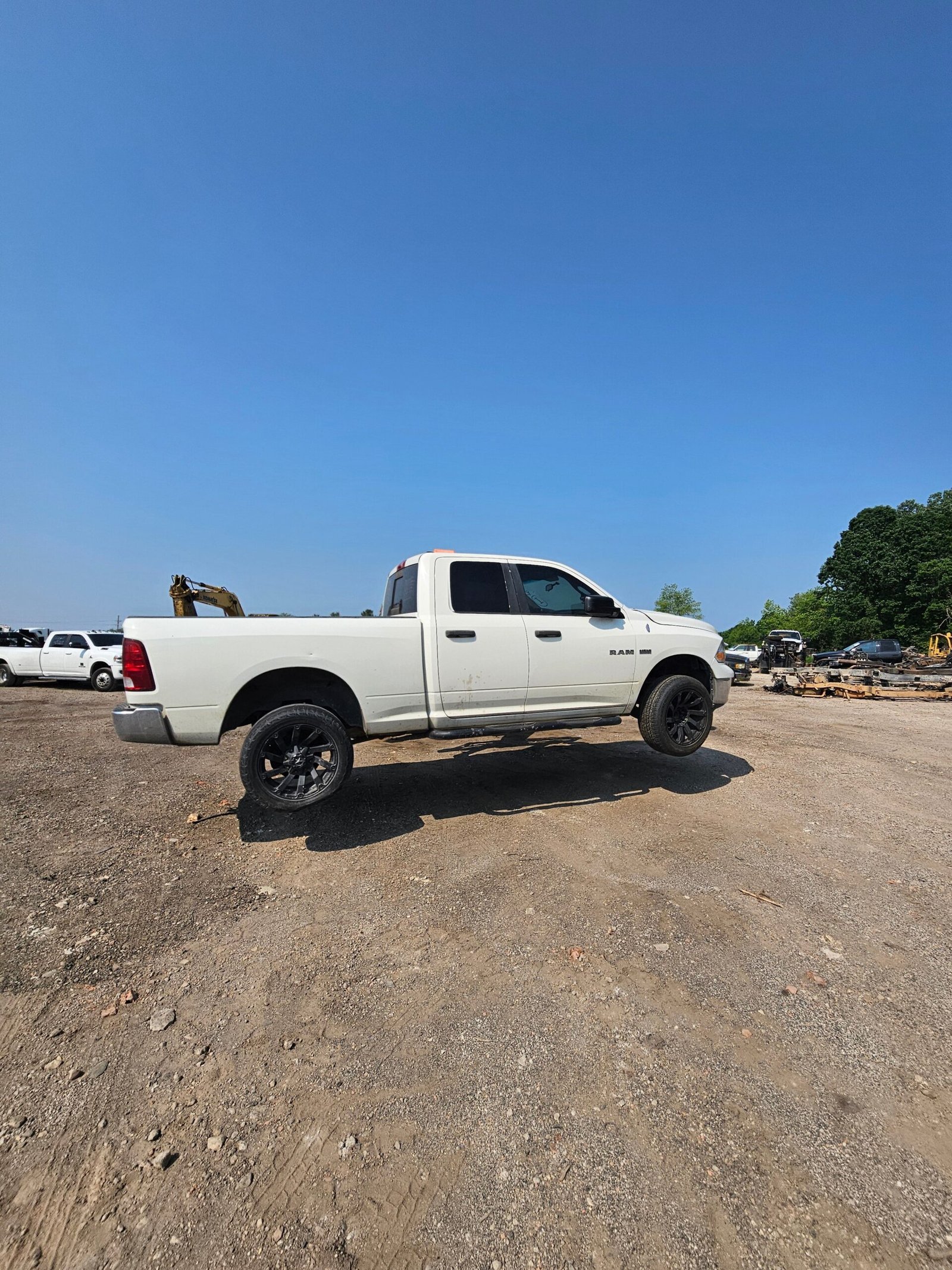 2009 Dodge Ram 2x4 1500 Crew Cab 6.4' Short Bed 4th gen - FULL PART OUT - Image 13