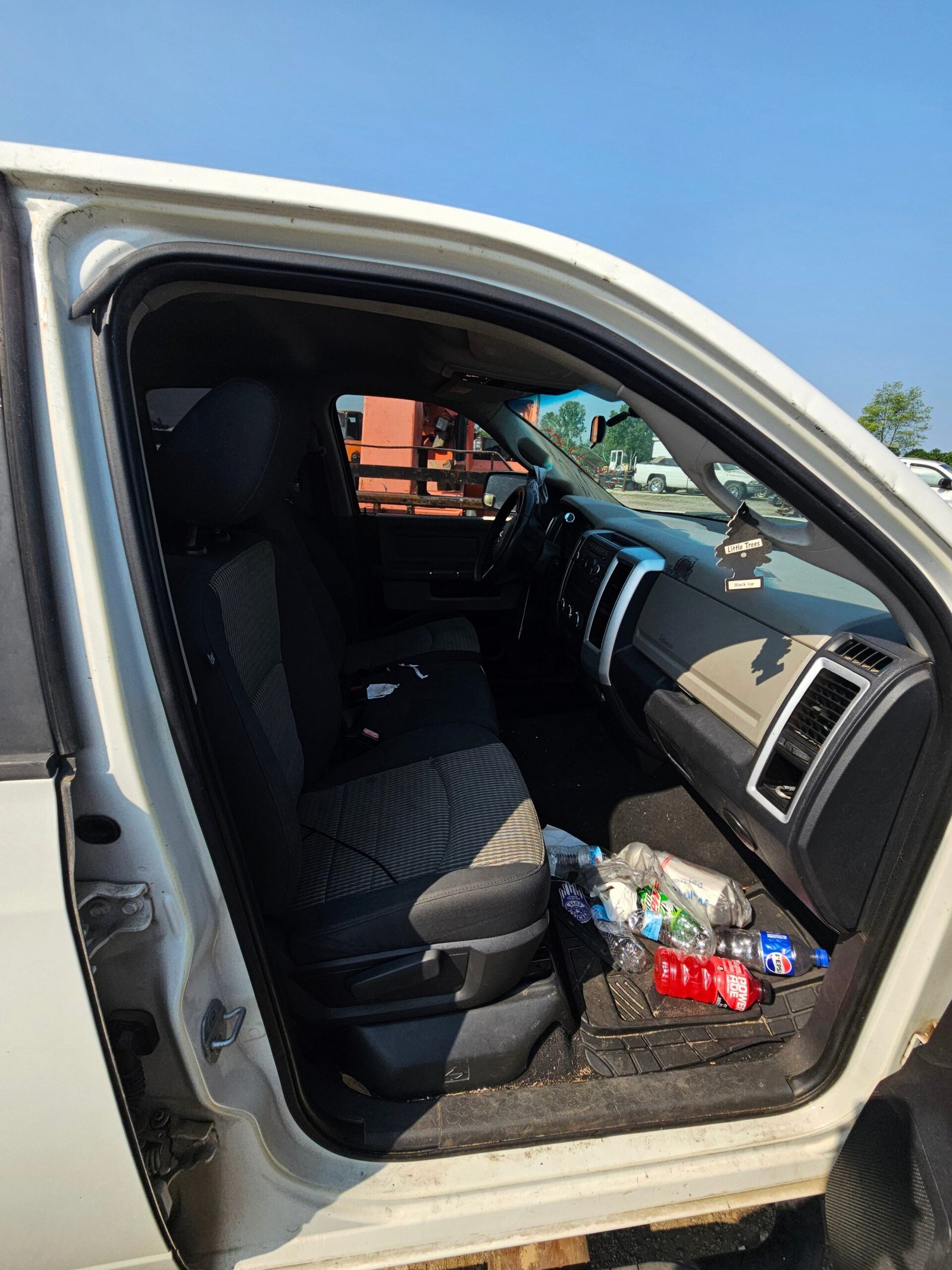 2009 Dodge Ram 2x4 1500 Crew Cab 6.4' Short Bed 4th gen - FULL PART OUT - Image 15