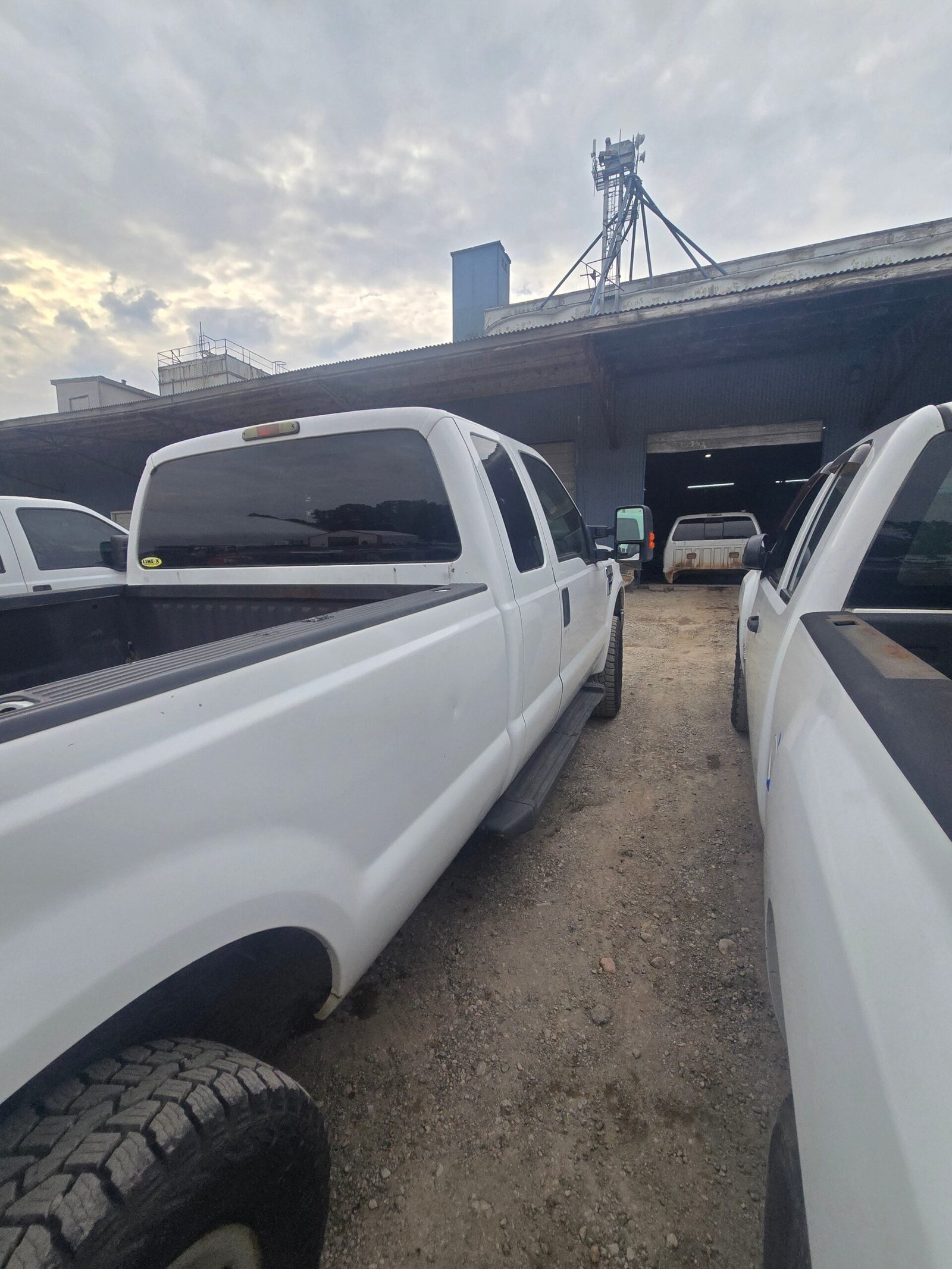 2010 Ford F-250 Extended Cab Long Bed Super Duty 4x4 - FULL PART OUT - Image 4