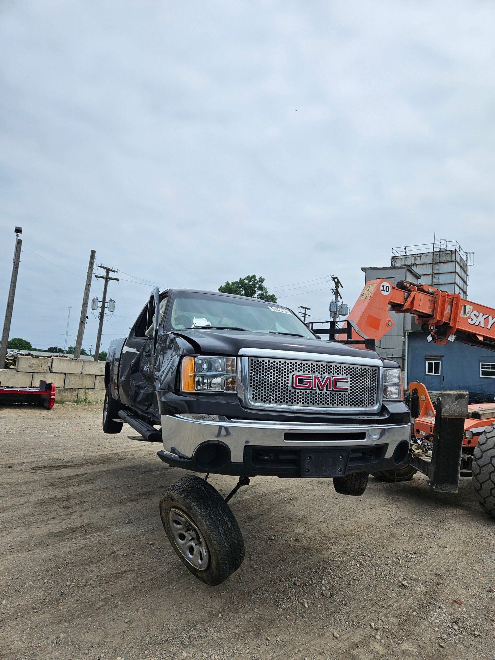 2011 GMC Sierra Extended Cab Short Bed 1500 - FULL PART OUT - Image 13