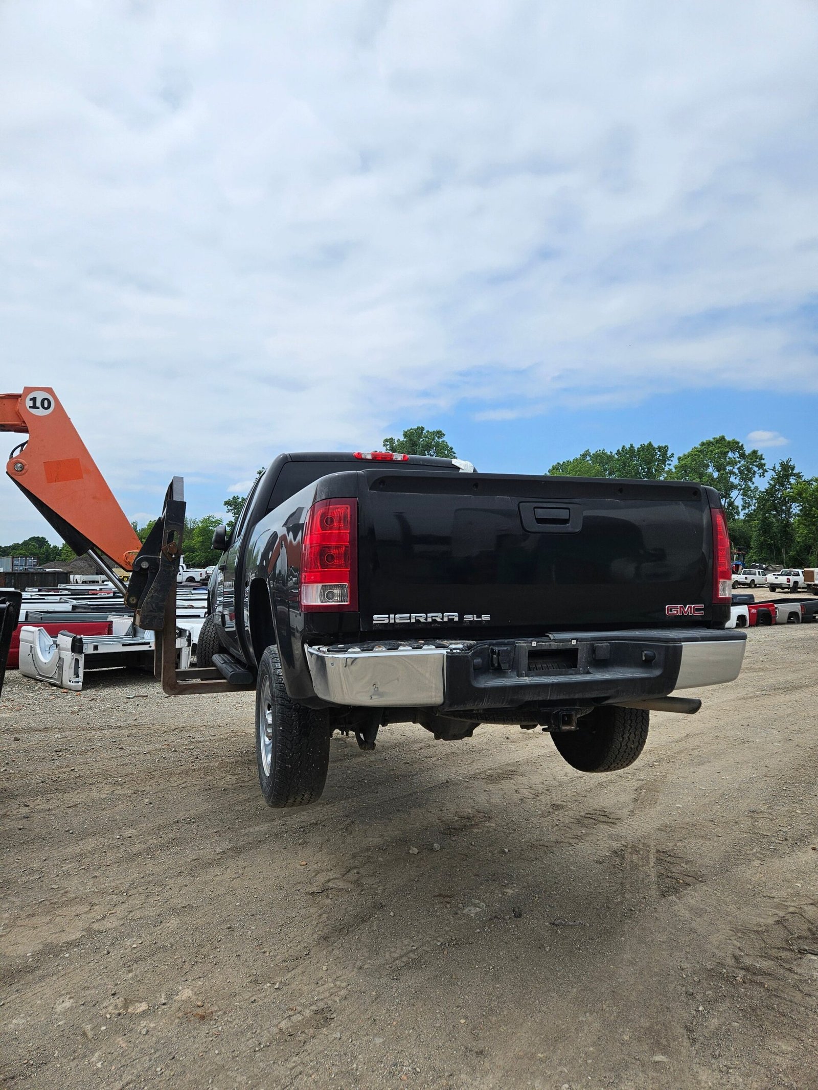 2011 GMC Sierra Extended Cab Short Bed 1500 - FULL PART OUT - Image 9