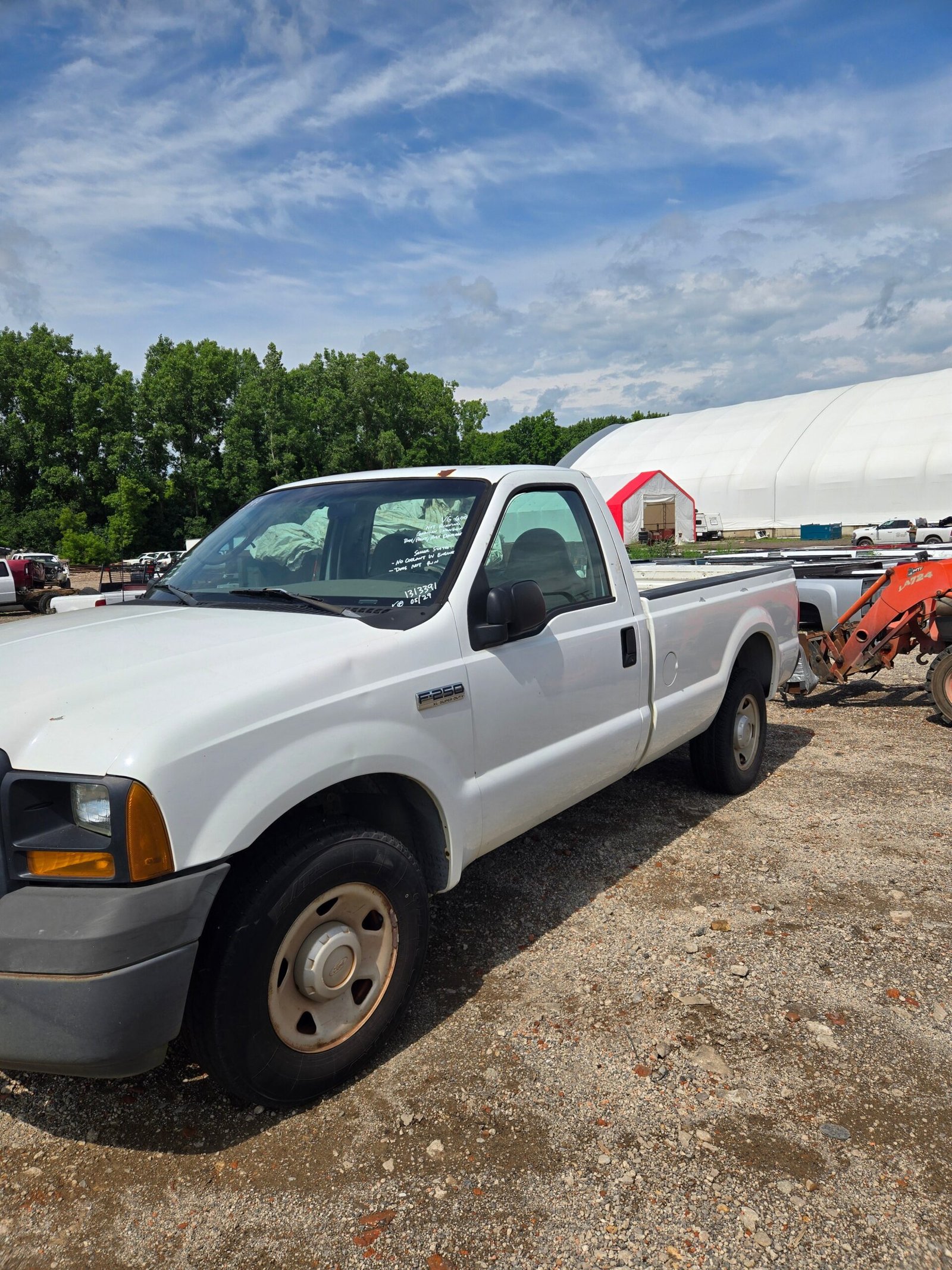 2006 Ford F-250 Super Duty Regular Cab Long Bed 5.4L triton 2wd - FULL PART OUT - Image 6