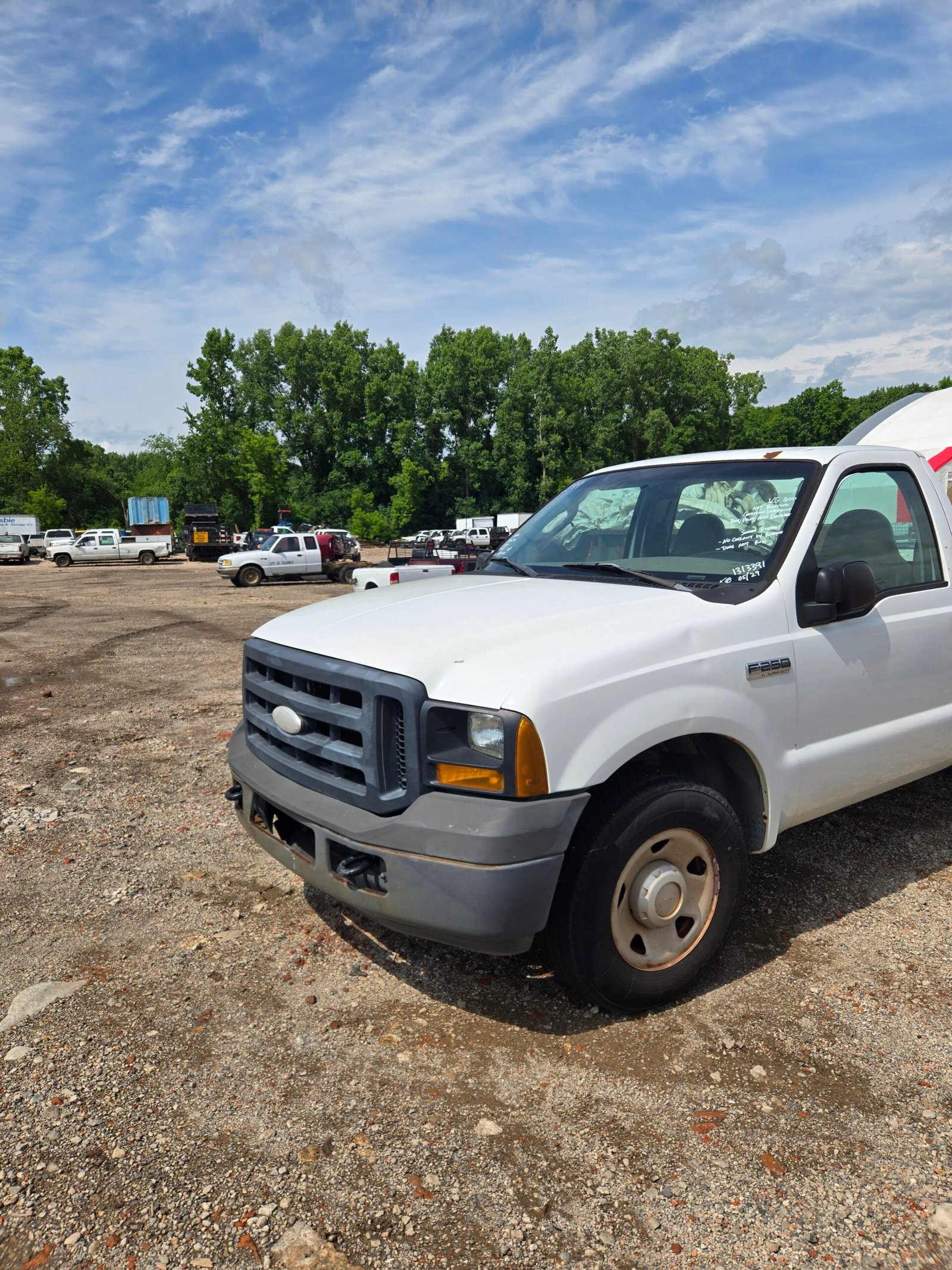 2006 Ford F-250 Super Duty Regular Cab Long Bed 5.4L triton 2wd - FULL PART OUT - Image 7