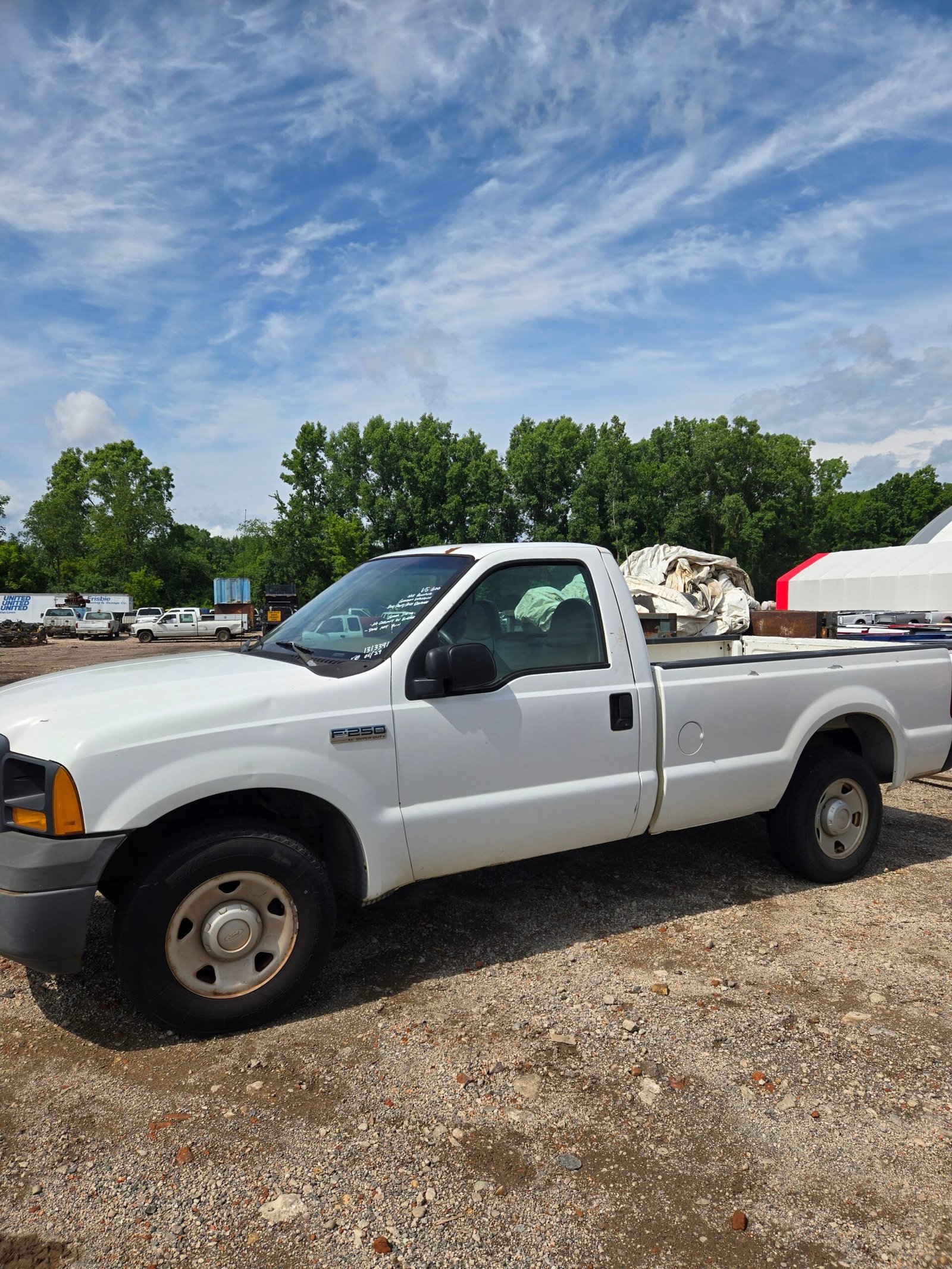 2006 Ford F-250 Super Duty Regular Cab Long Bed 5.4L triton 2wd - FULL PART OUT - Image 3
