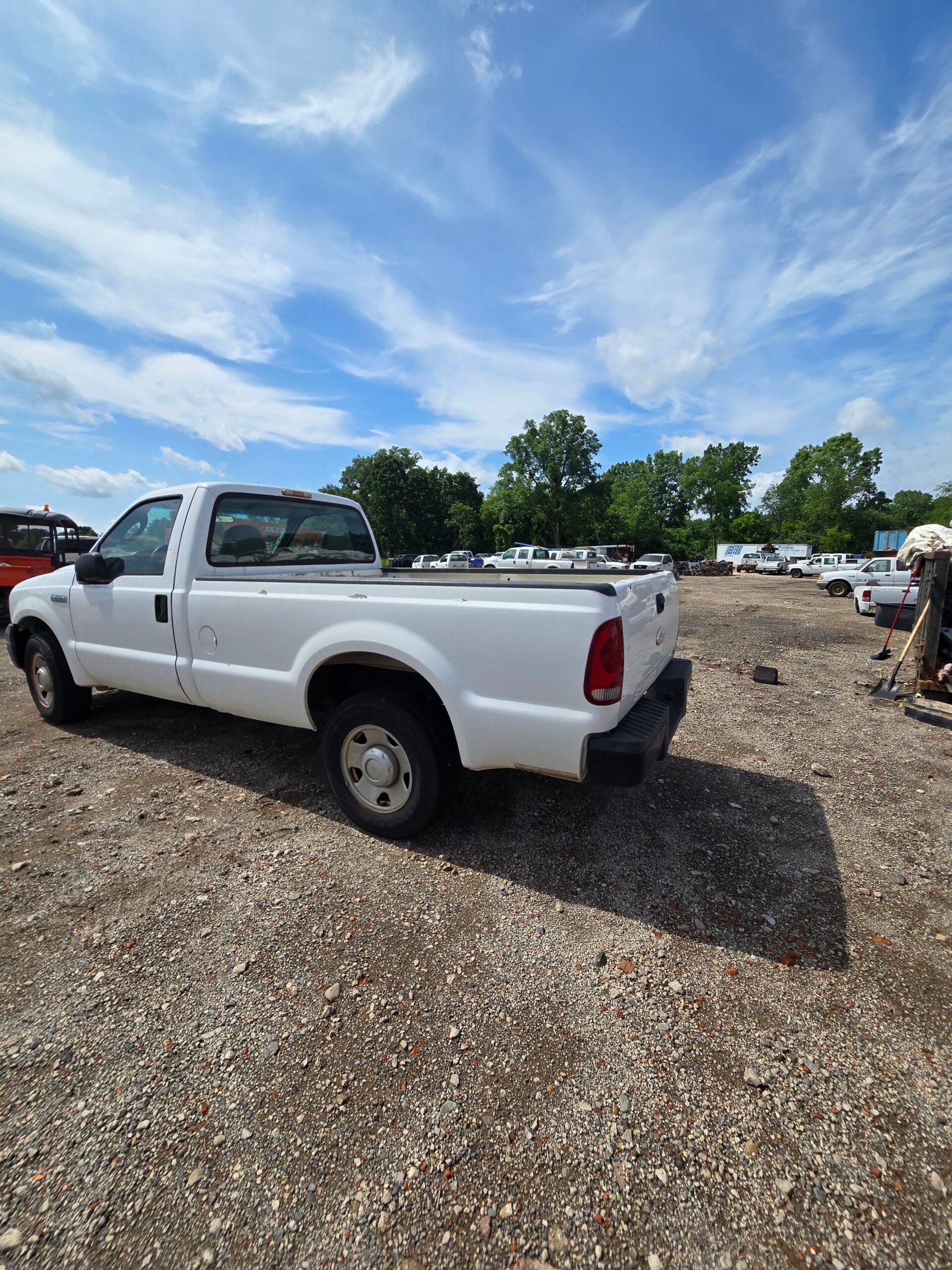2006 Ford F-250 Super Duty Regular Cab Long Bed 5.4L triton 2wd - FULL PART OUT - Image 10