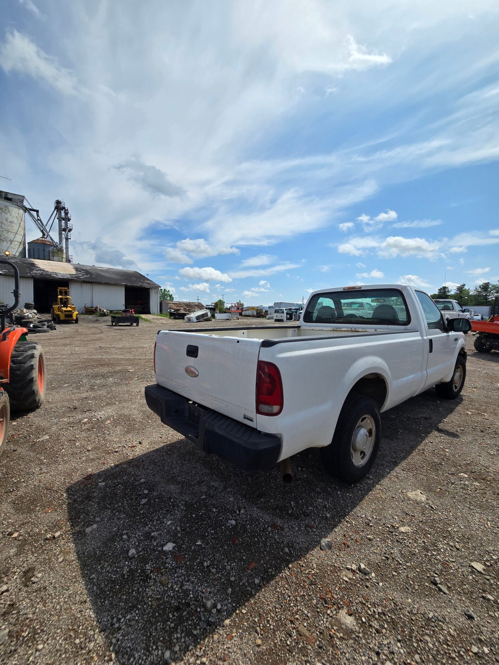 2006 Ford F-250 Super Duty Regular Cab Long Bed 5.4L triton 2wd - FULL PART OUT - Image 12