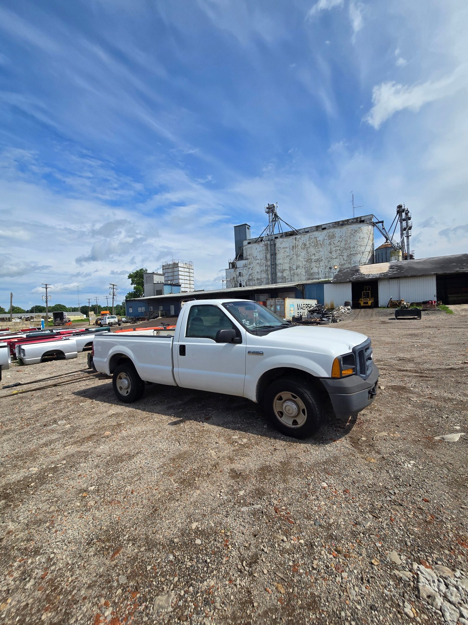 2006 Ford F-250 Super Duty Regular Cab Long Bed 5.4L triton 2wd - FULL PART OUT - Image 2