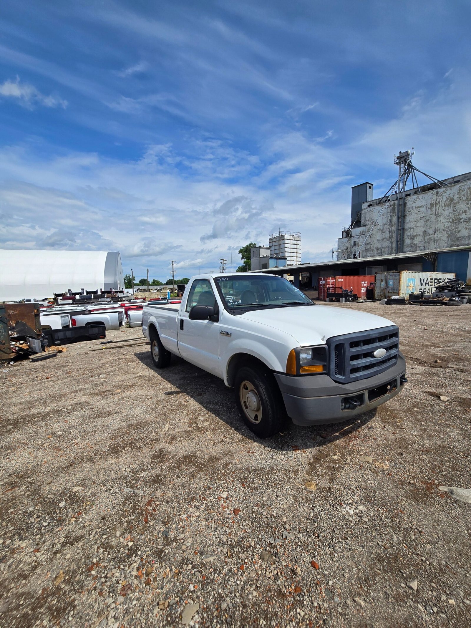 2006 Ford F-250 Super Duty Regular Cab Long Bed 5.4L triton 2wd - FULL PART OUT - Image 4