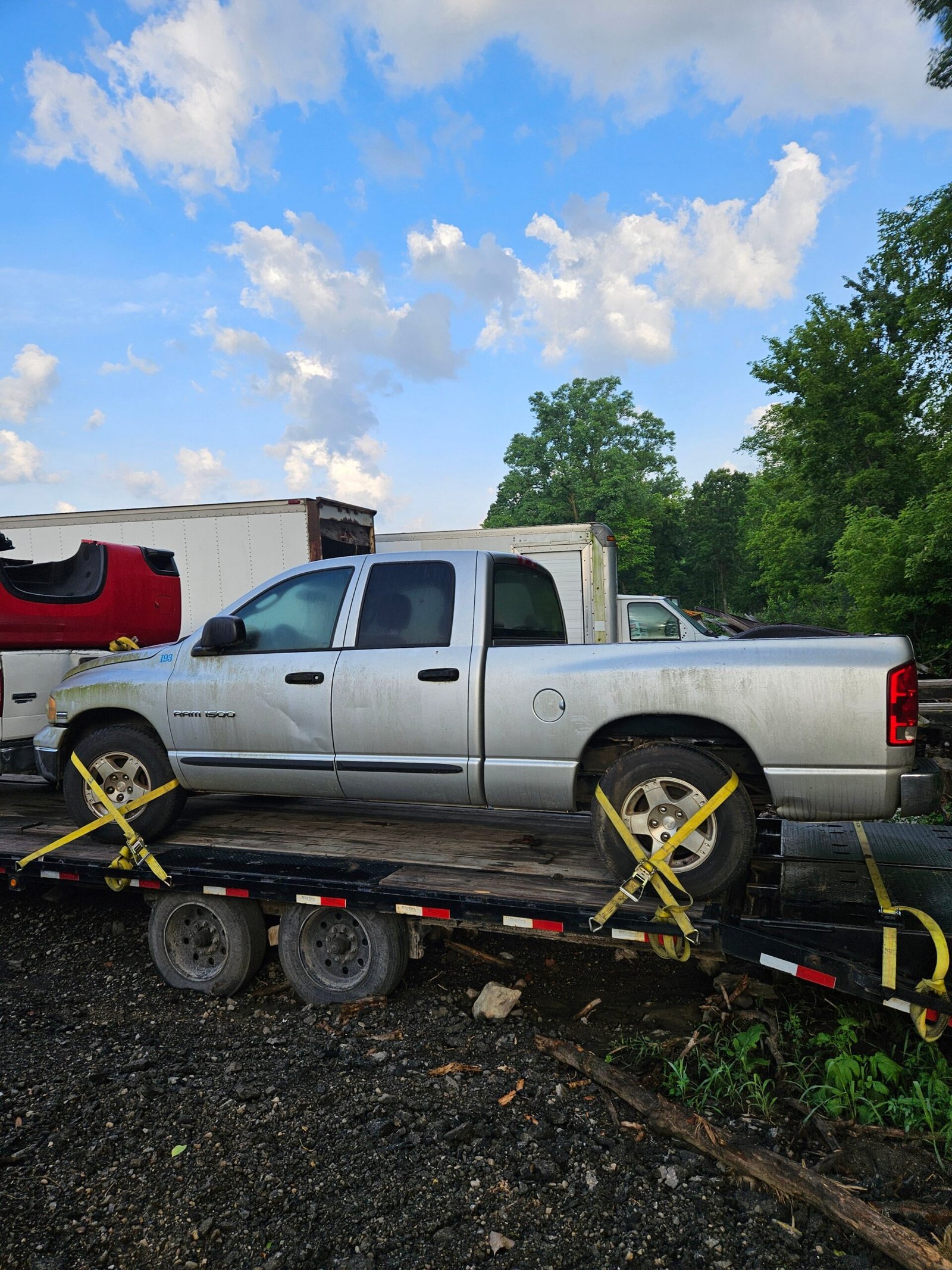 2004 Dodge Ram 1500 Crew Cab 6.4' Short Bed 3rd gen - FULL PART OUT - Image 4