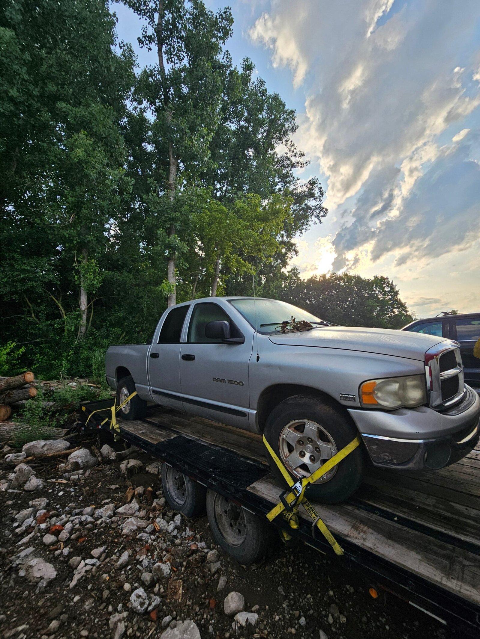 2004 Dodge Ram 1500 Crew Cab 6.4' Short Bed 3rd gen - FULL PART OUT - Image 2