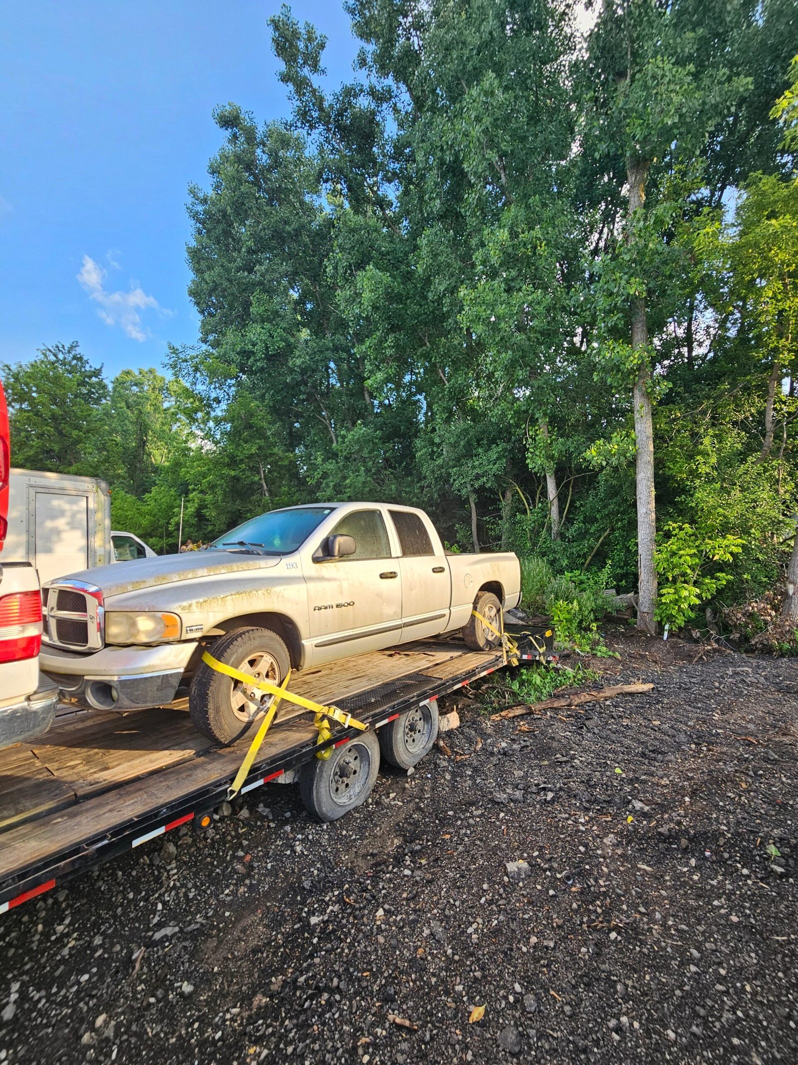 2004 Dodge Ram 1500 Crew Cab 6.4' Short Bed 3rd gen - FULL PART OUT - Image 3