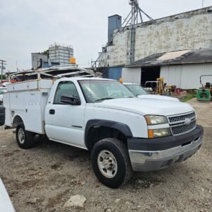 2005 Chevrolet Silverado 2500HD Regular Cab 8' Long Bed Service Truck - FULL PART OUT