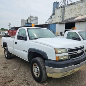 2006 Chevrolet Silverado 2500HD Regular Cab 8' Long Bed - FULL PART OUT
