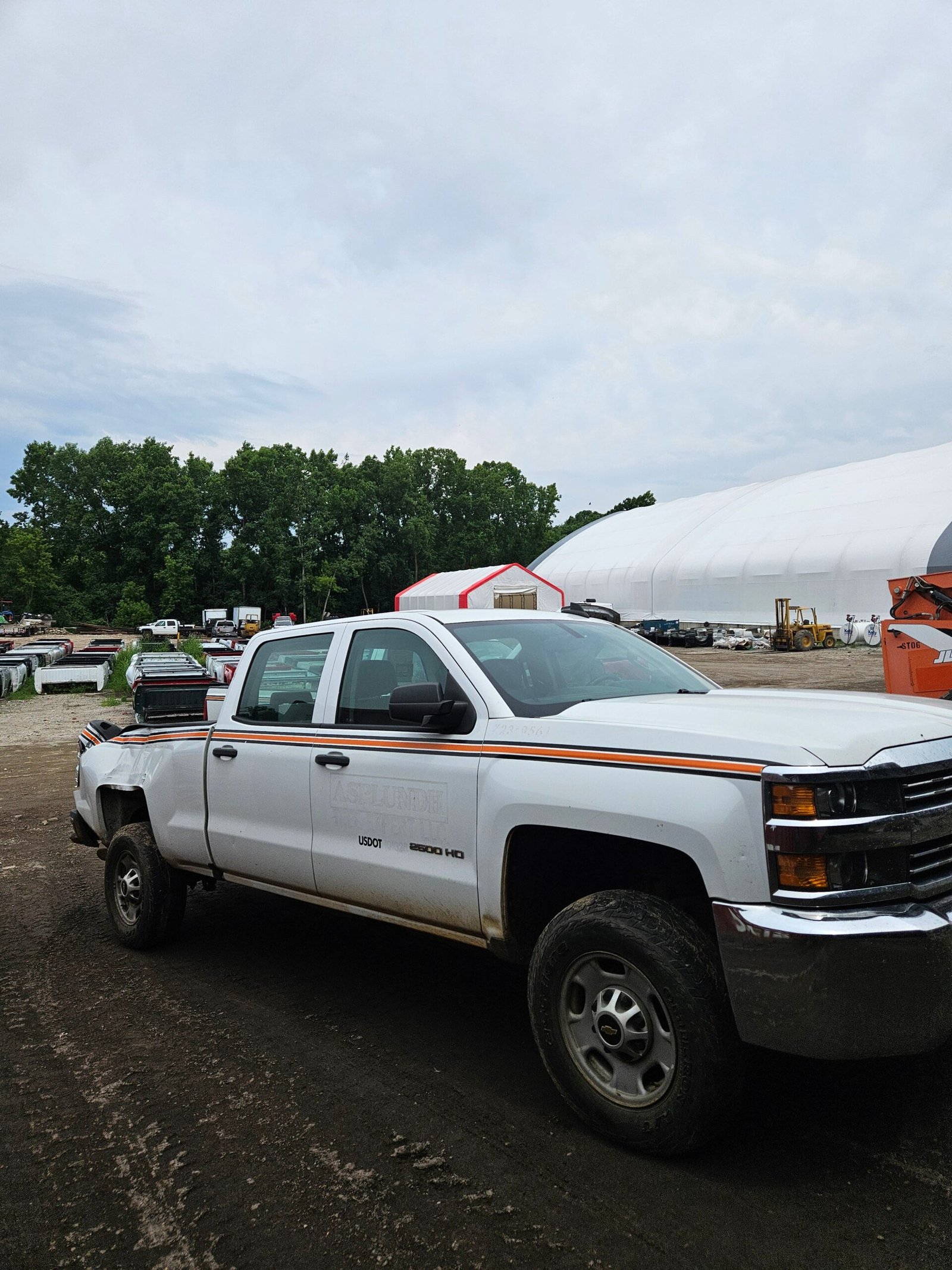 2018 Chevrolet Silverado 2500HD Crew Cab Short Bed 4wd - FULL PART OUT - Image 2