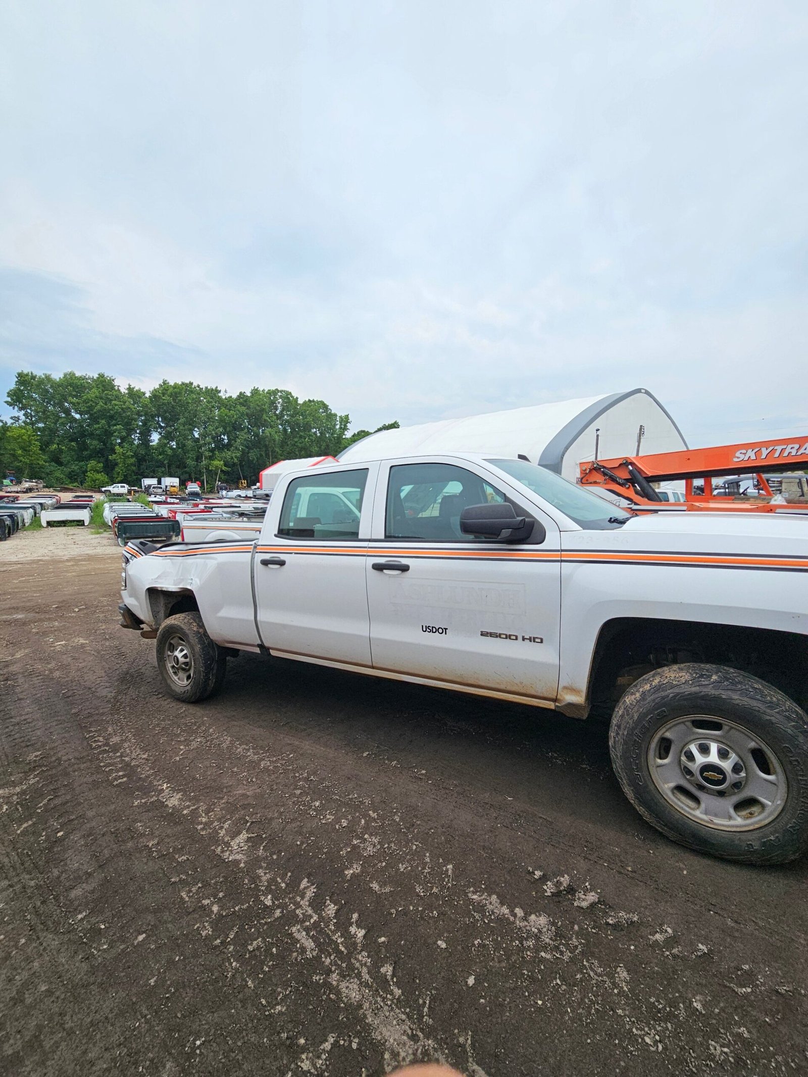 2018 Chevrolet Silverado 2500HD Crew Cab Short Bed 4wd - FULL PART OUT - Image 11