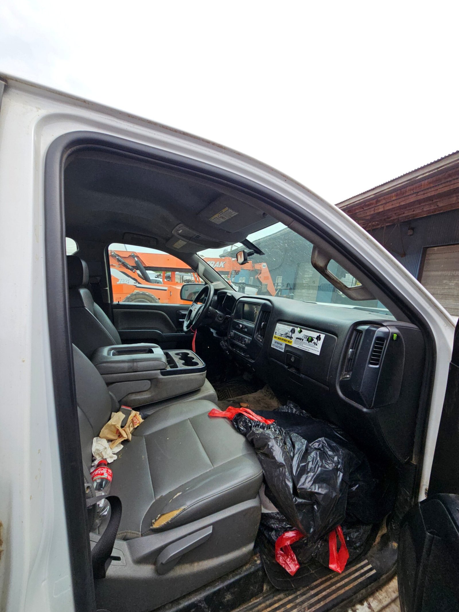 2018 Chevrolet Silverado 2500HD Crew Cab Short Bed 4wd - FULL PART OUT - Image 12