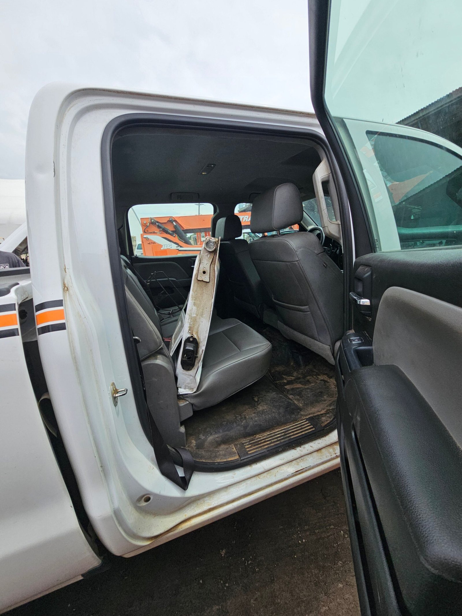 2018 Chevrolet Silverado 2500HD Crew Cab Short Bed 4wd - FULL PART OUT - Image 14