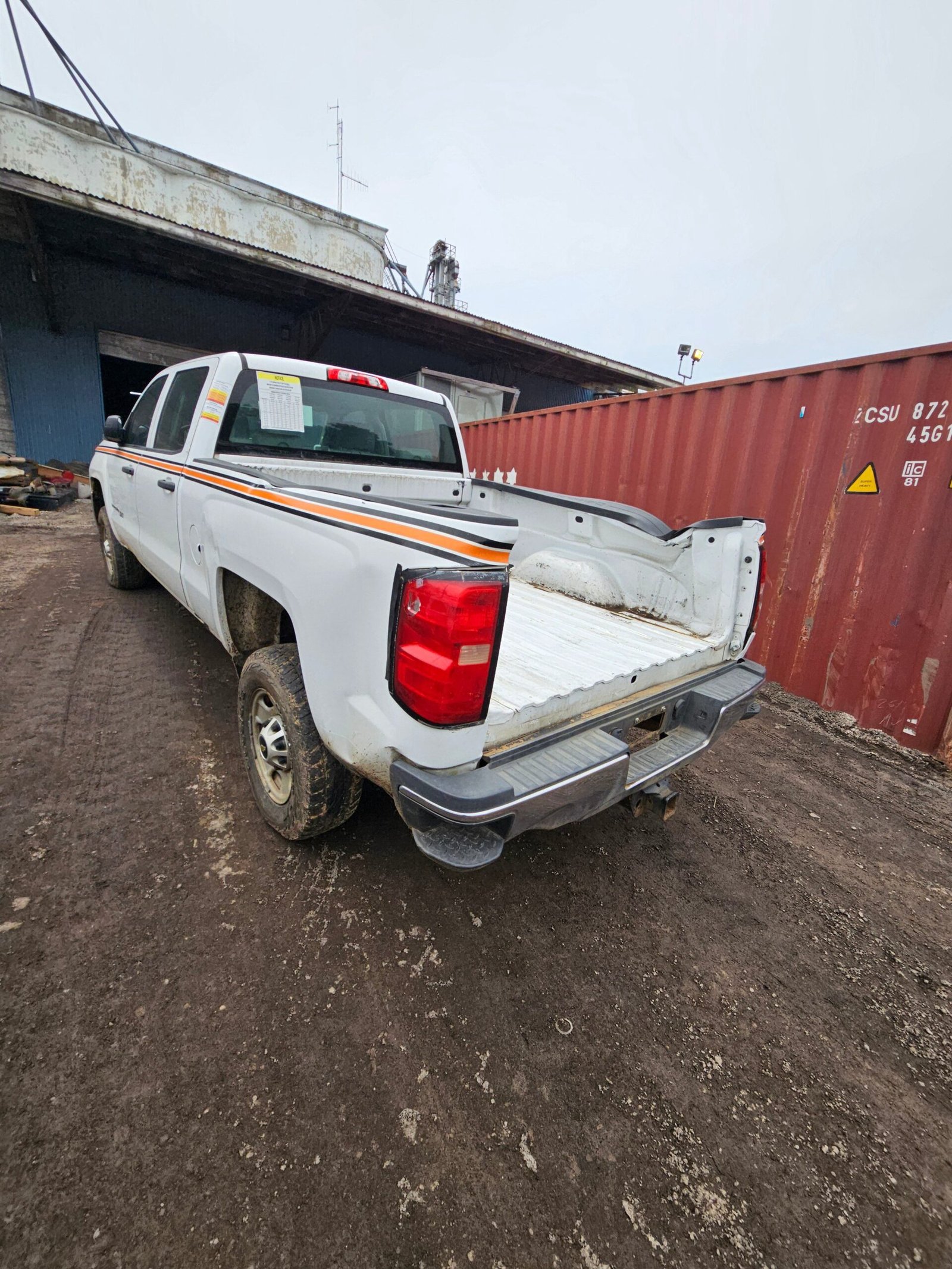 2018 Chevrolet Silverado 2500HD Crew Cab Short Bed 4wd - FULL PART OUT - Image 4