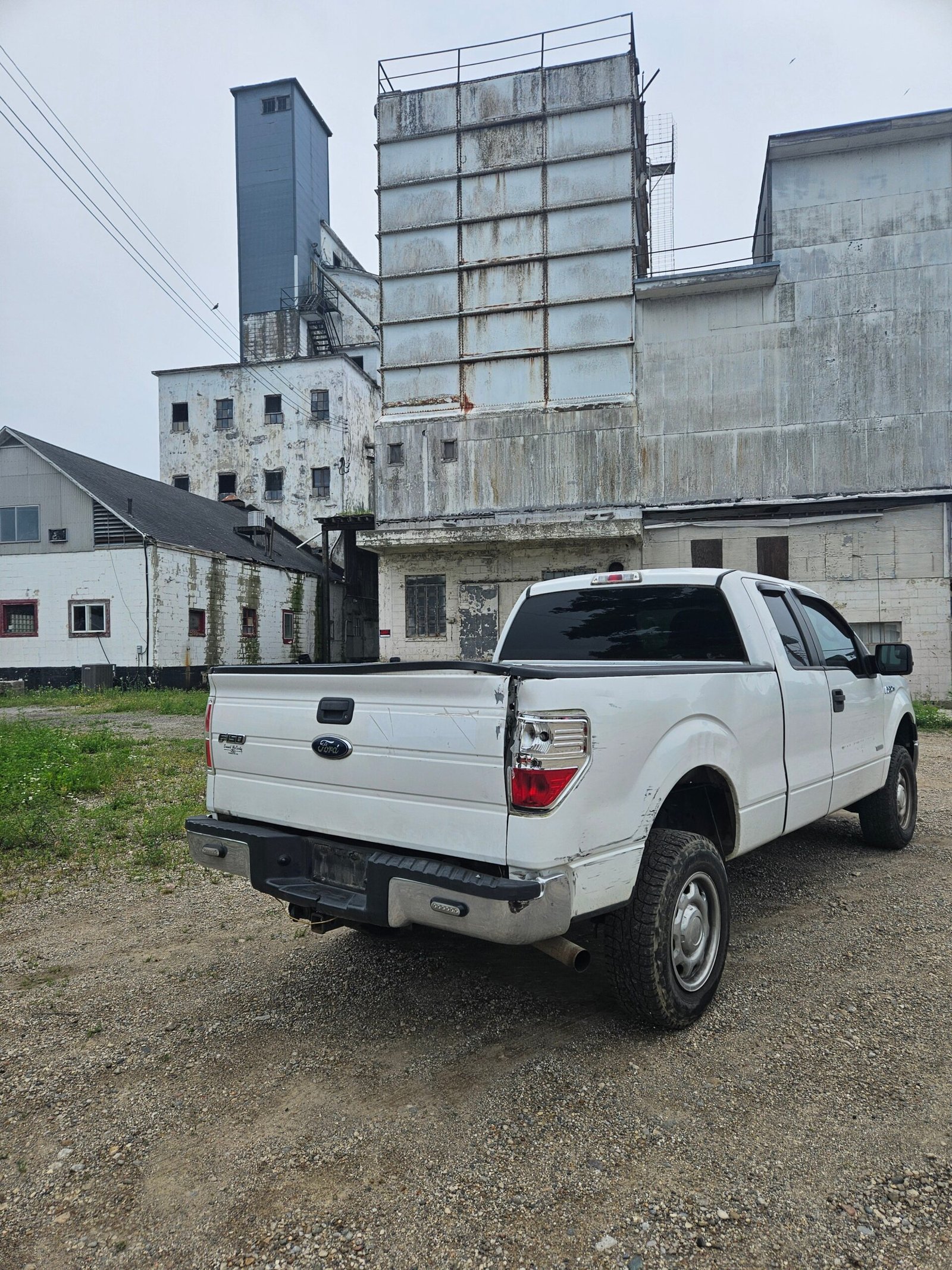 2013 Ford F-150 Extended Cab 6.5' Short Bed 4 Door - FULL PART OUT - Image 4