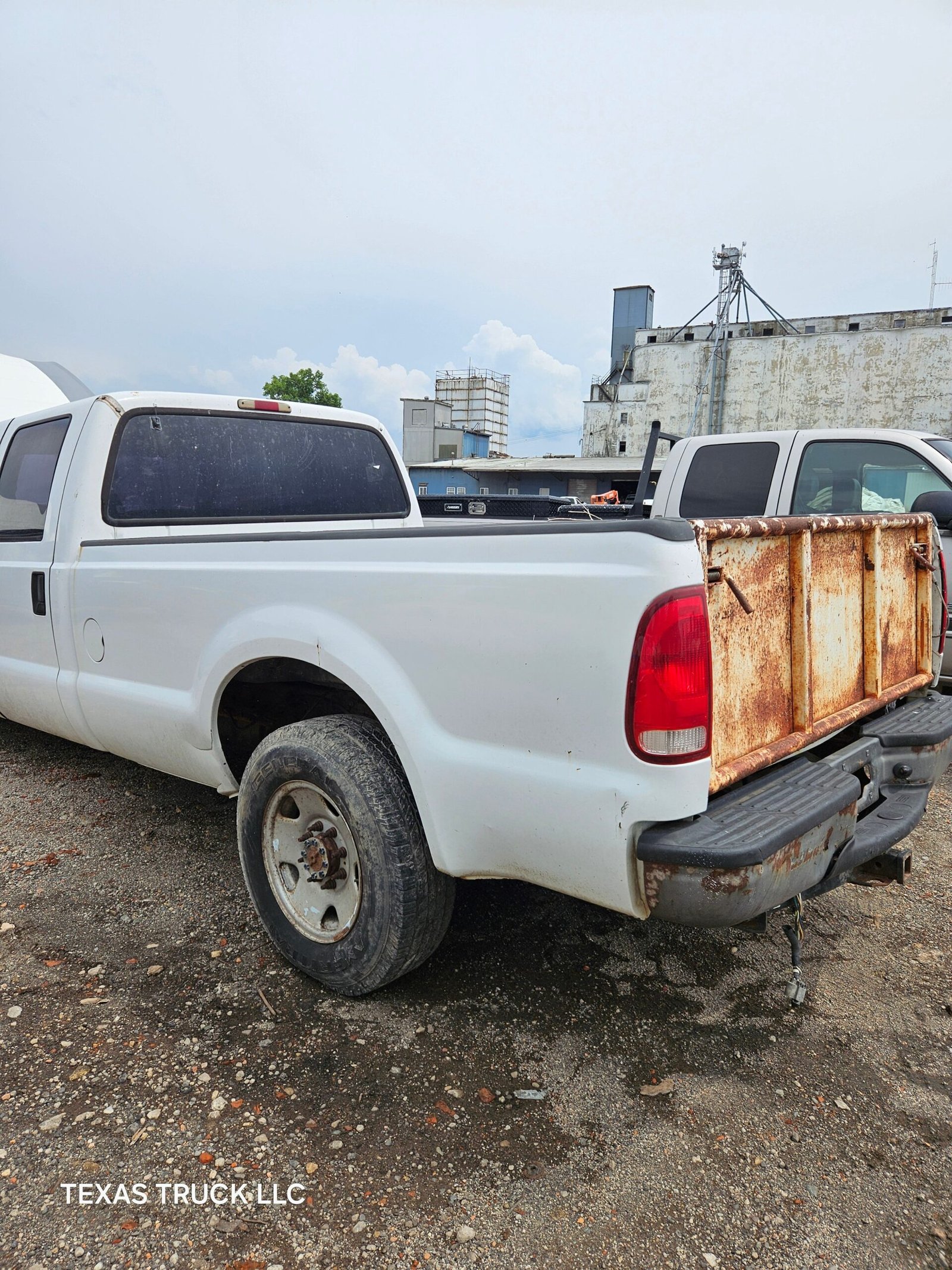 2007 Ford F-350 Super Duty Crew Cab 8' Long Bed - FULL PART OUT - Image 8