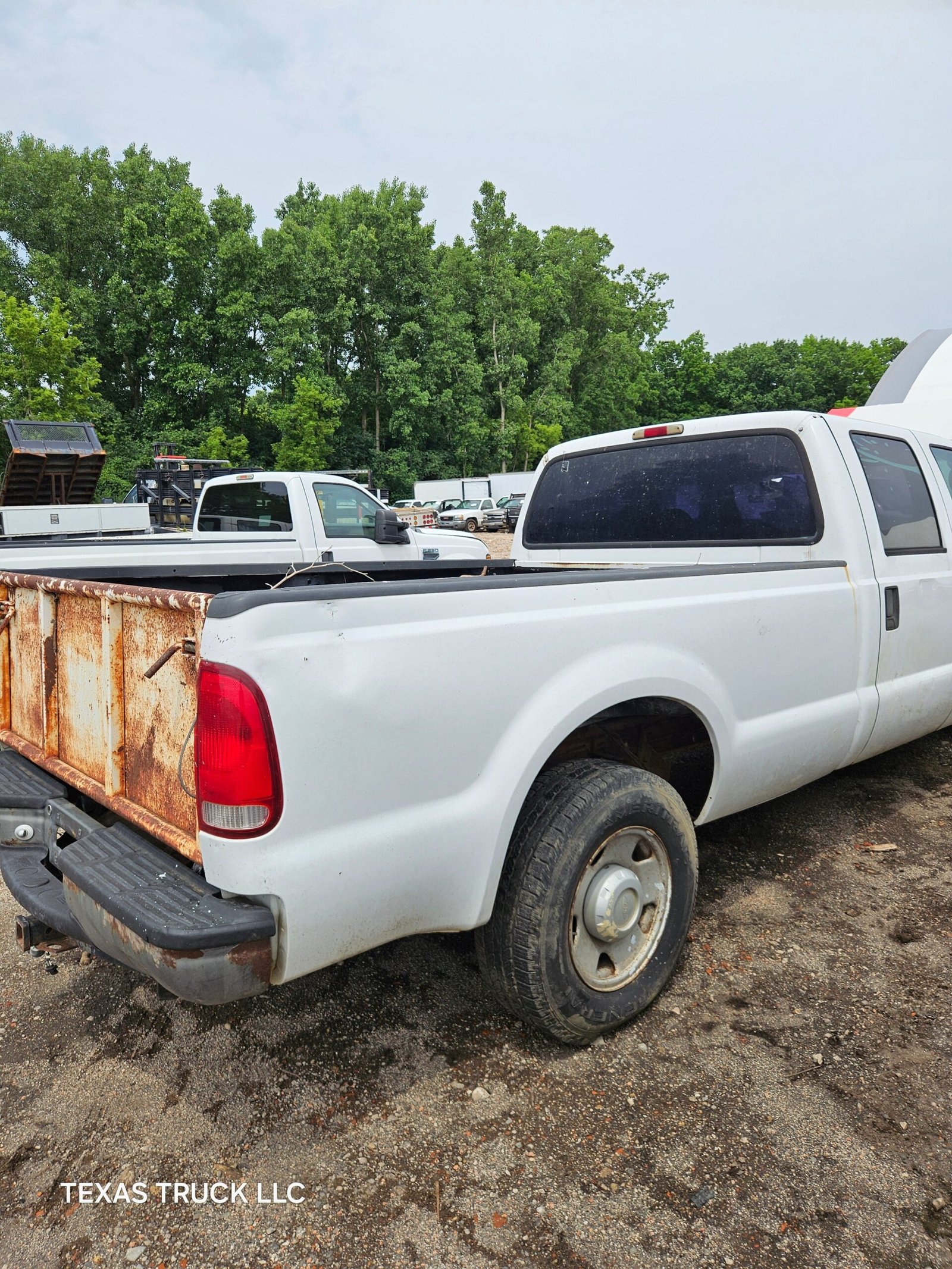 2007 Ford F-350 Super Duty Crew Cab 8' Long Bed - FULL PART OUT - Image 4