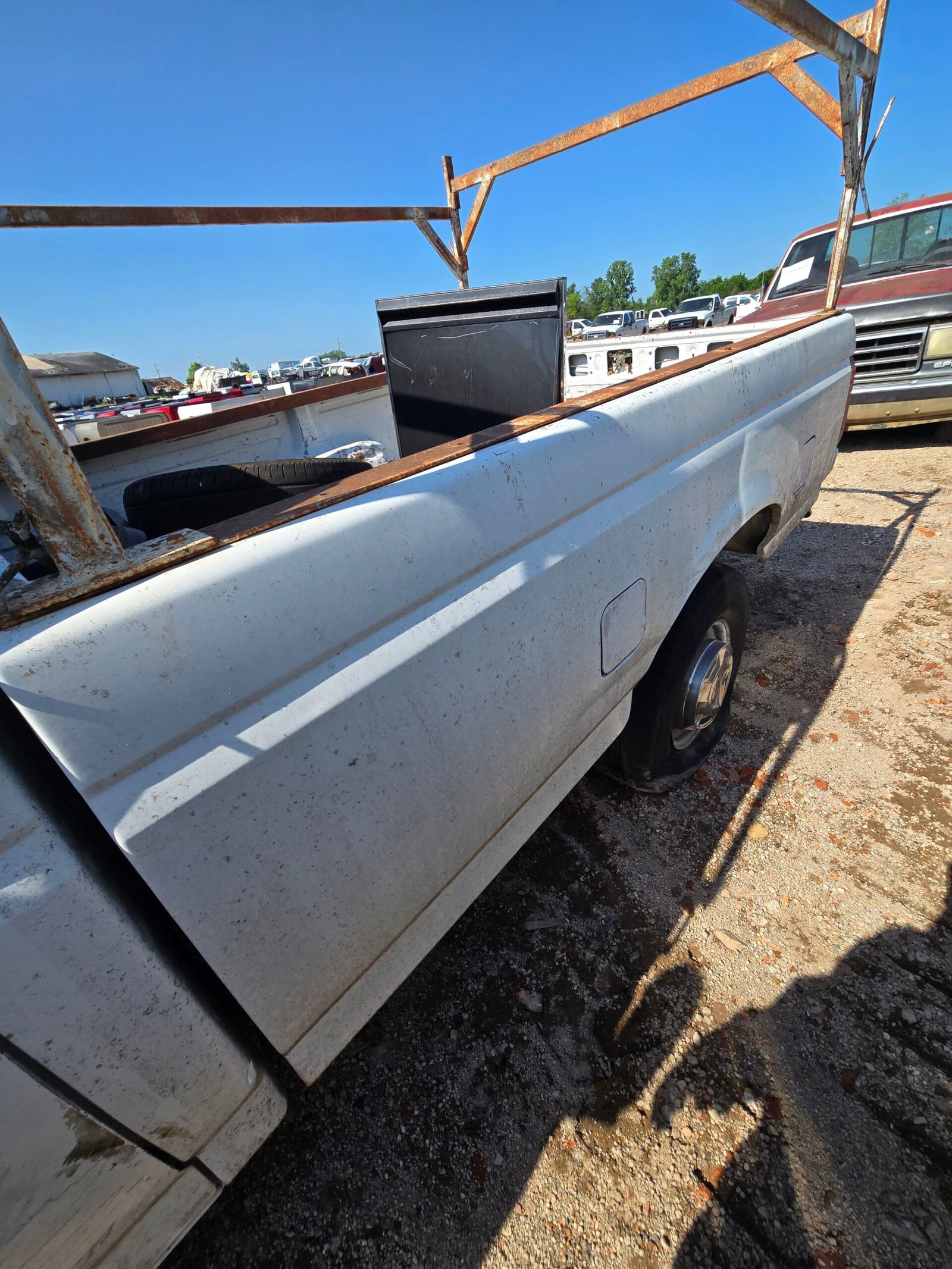 1995 Ford F250 Regular Cab 8' Long Bed OBS - FULL PART OUT - Image 13