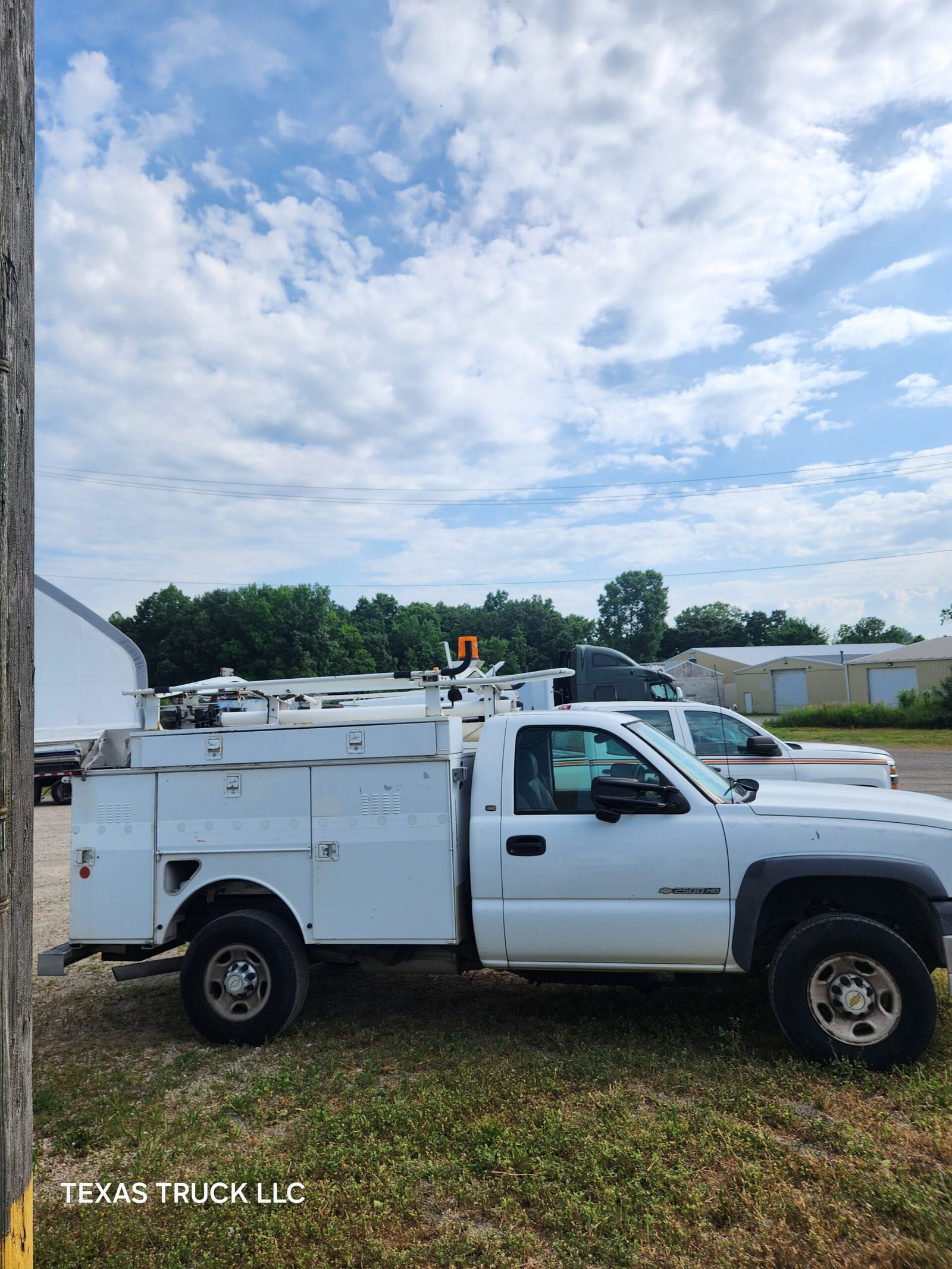 2005 Chevrolet Silverado 2500HD Regular Cab 8' Long Bed Service Truck - FULL PART OUT Rust Free - Image 2