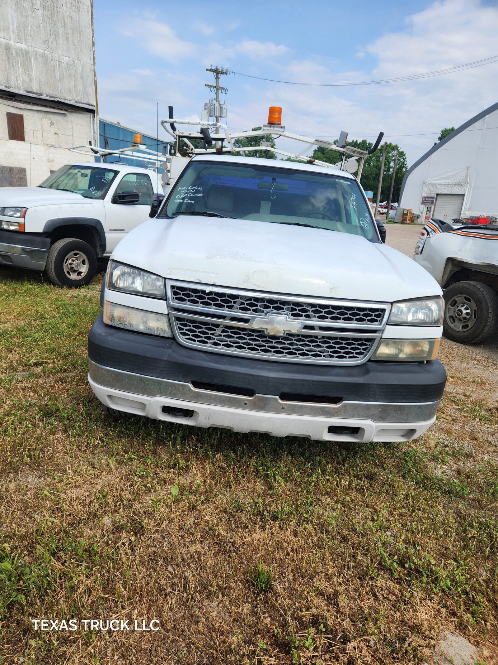 2005 Chevrolet Silverado 2500HD Regular Cab 8' Long Bed Service Truck - FULL PART OUT Rust Free - Image 3