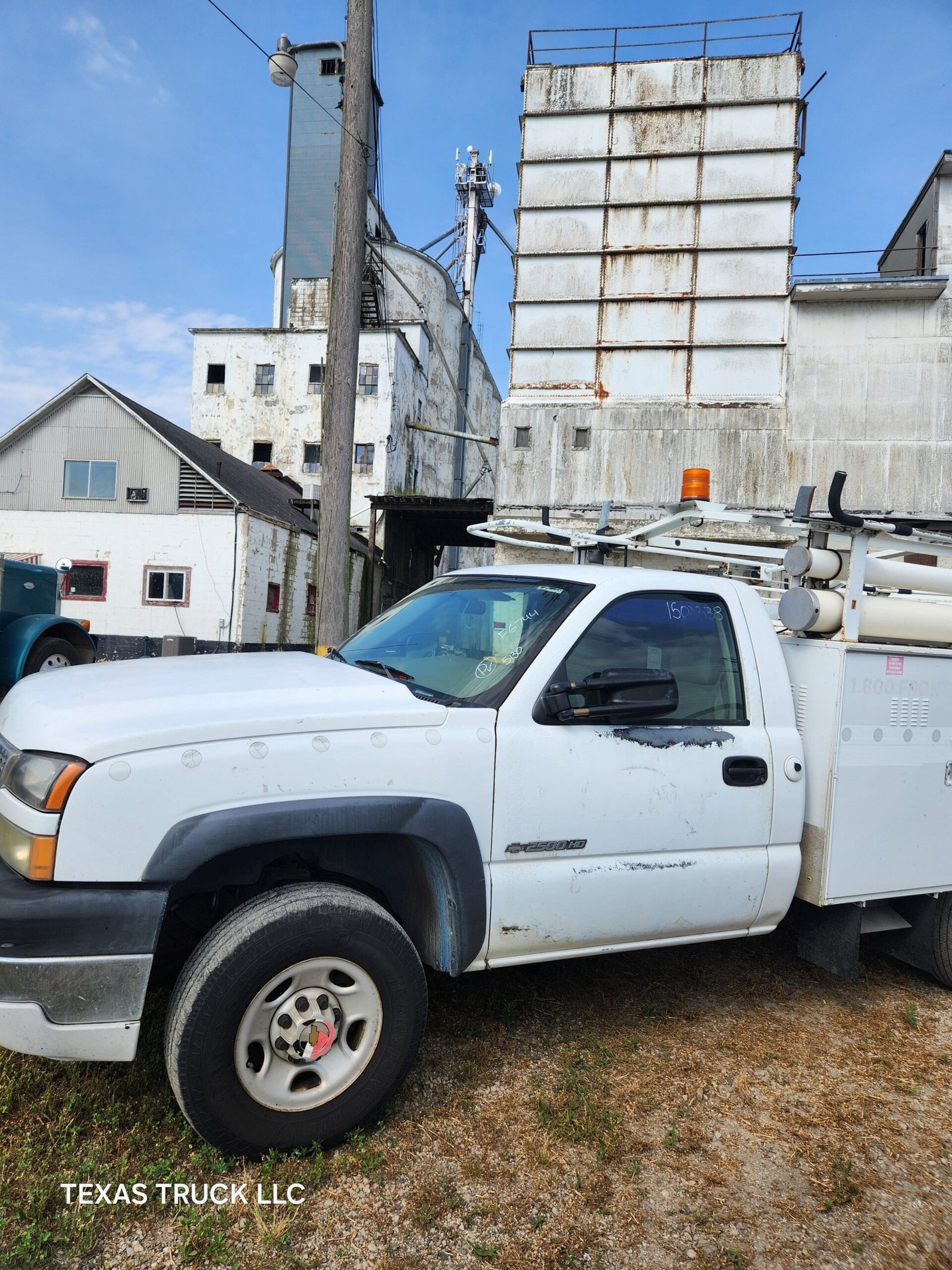 2005 Chevrolet Silverado 2500HD Regular Cab 8' Long Bed Service Truck - FULL PART OUT Rust Free - Image 9