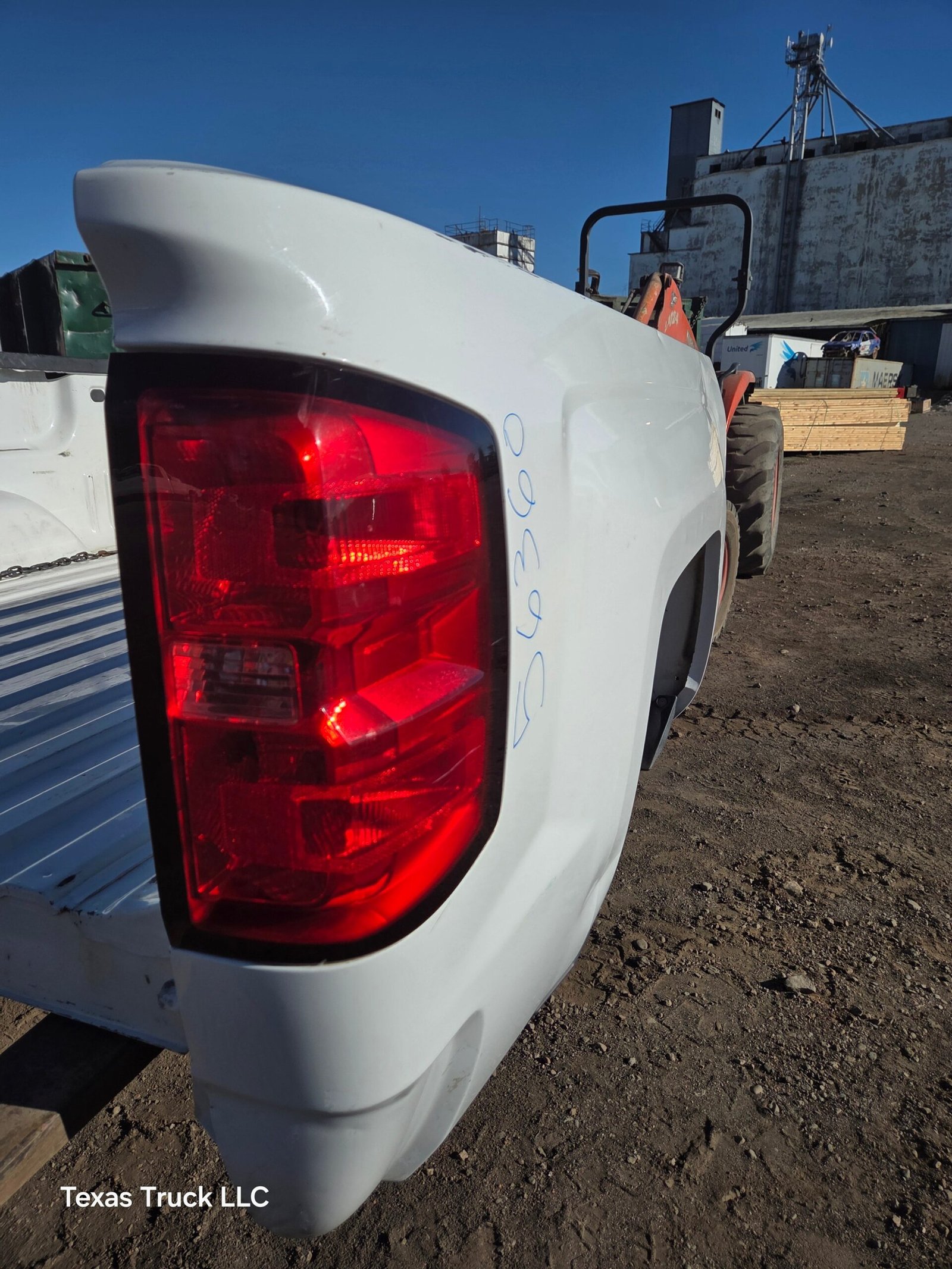2014-2019 Chevrolet Silverado 1500 5' 8" Short Bed - Summit White - Image 41